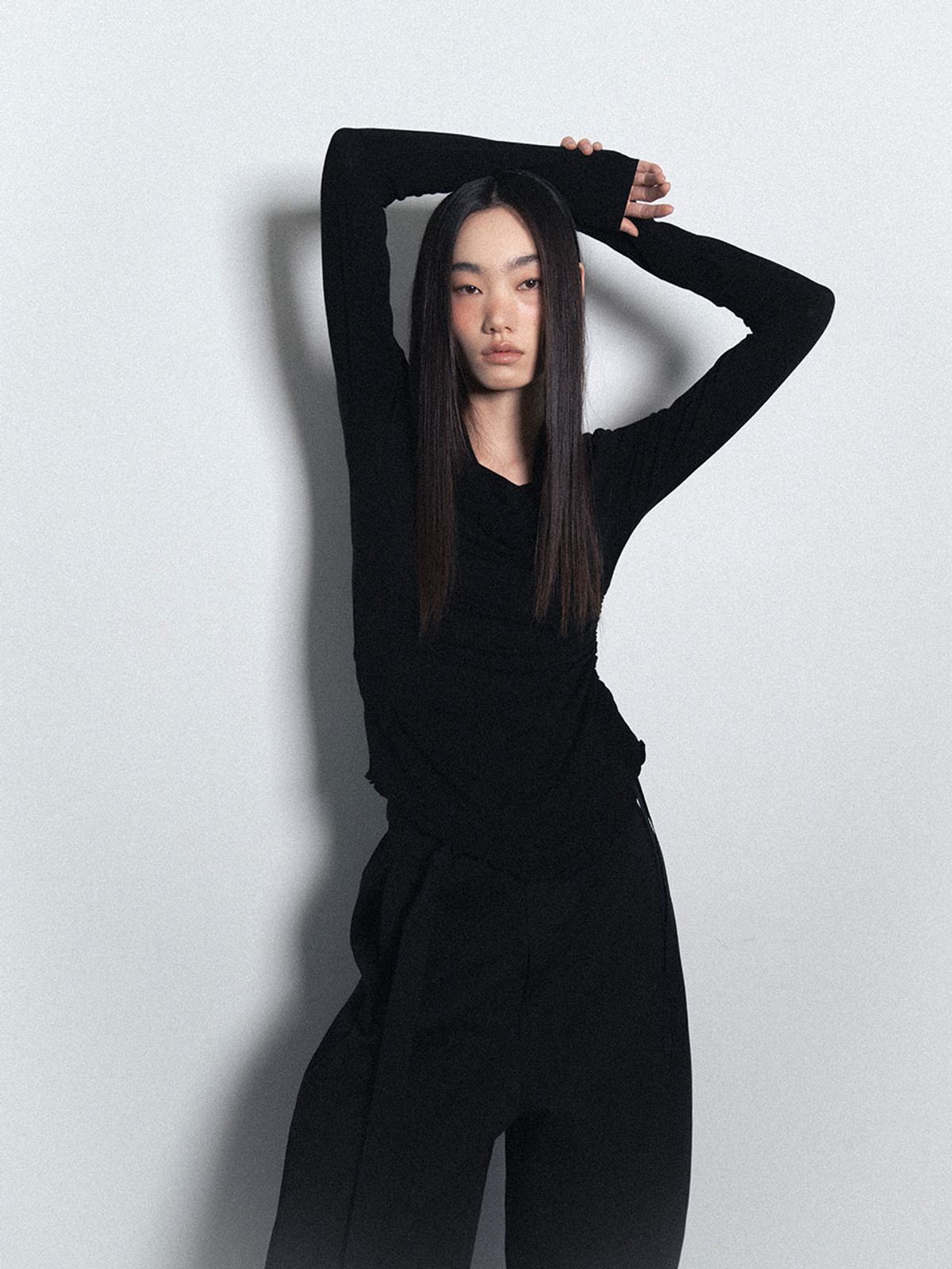 비수스(VISUS) Two-way Strap Top_Black