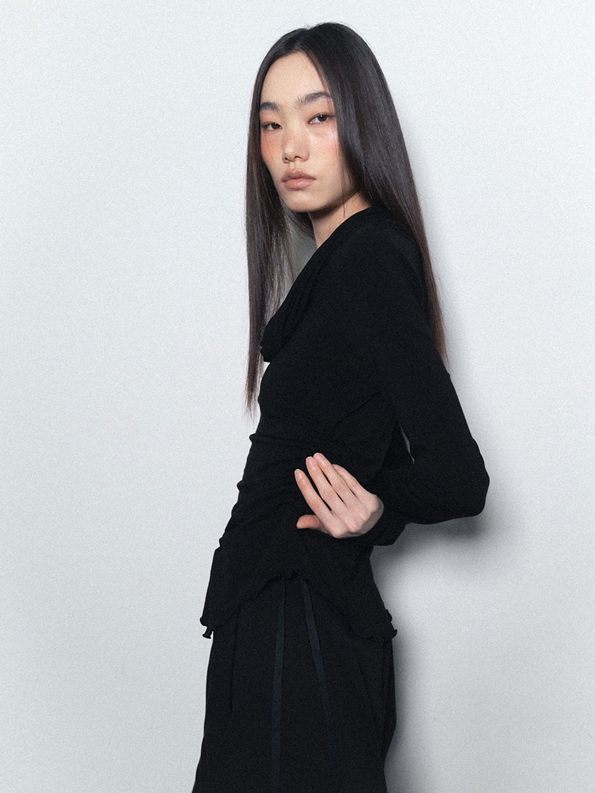 비수스(VISUS) Two-way Strap Top_Black