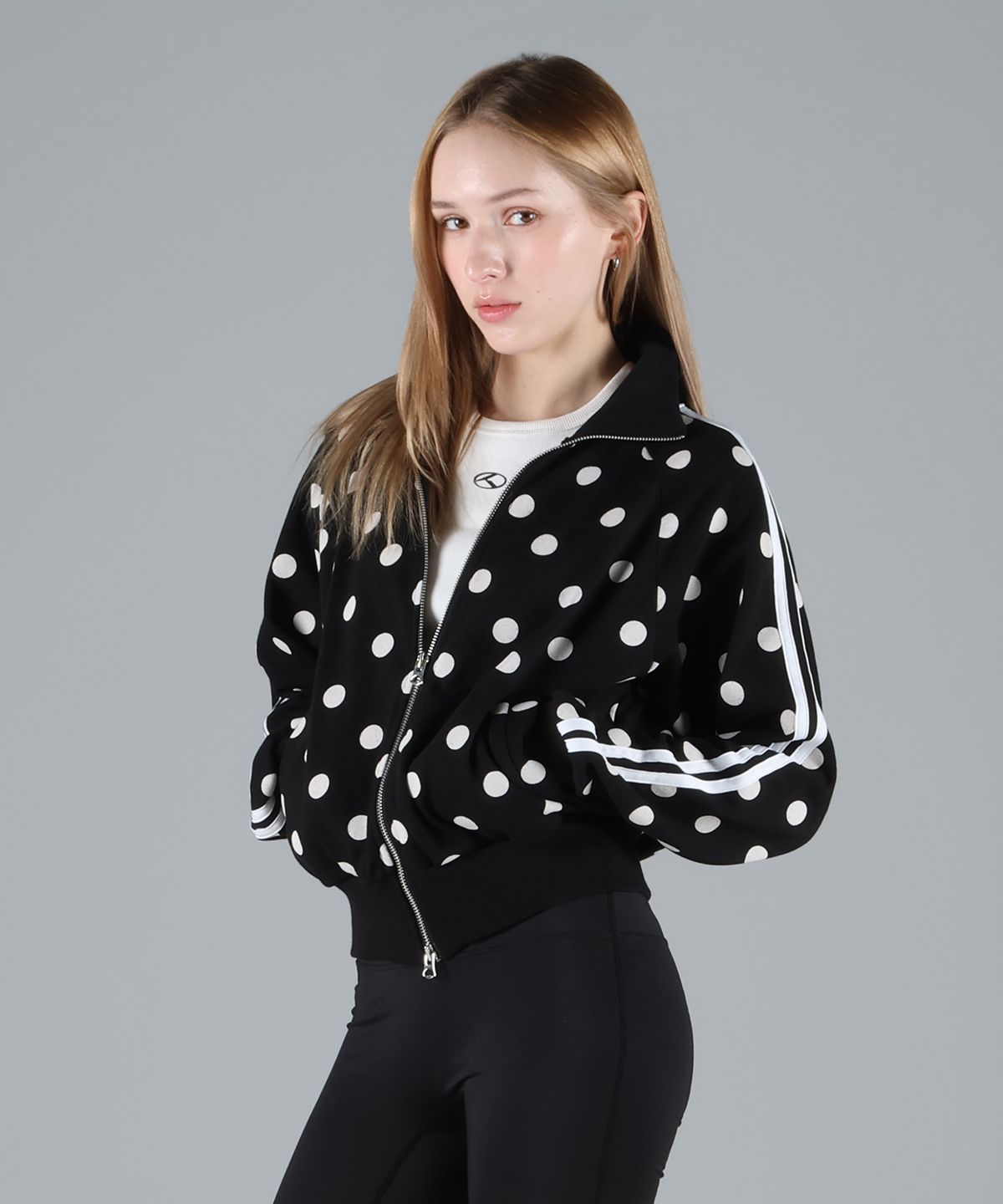 포더핏(FOR THE FIT) 도트 투 트랙 크롭 집업_블랙