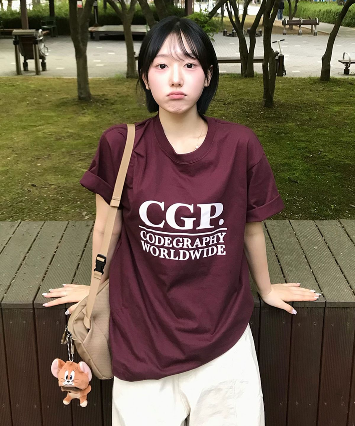 코드그라피(CGP) 스퀘어 로고 반소매 티셔츠-버건디