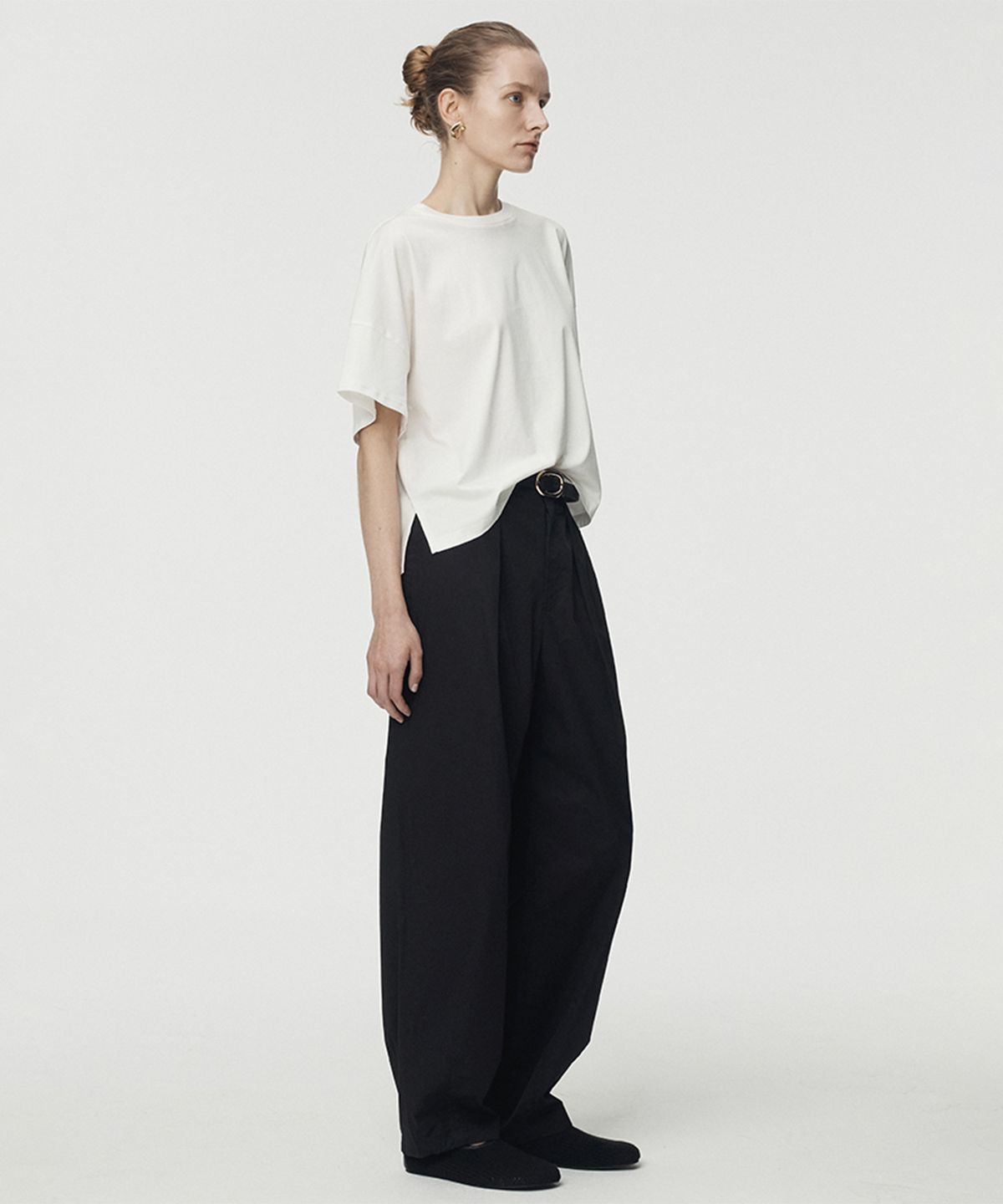 우마뭉(UMARMUNG) Embroidery Oversized Crop T Shirts_White