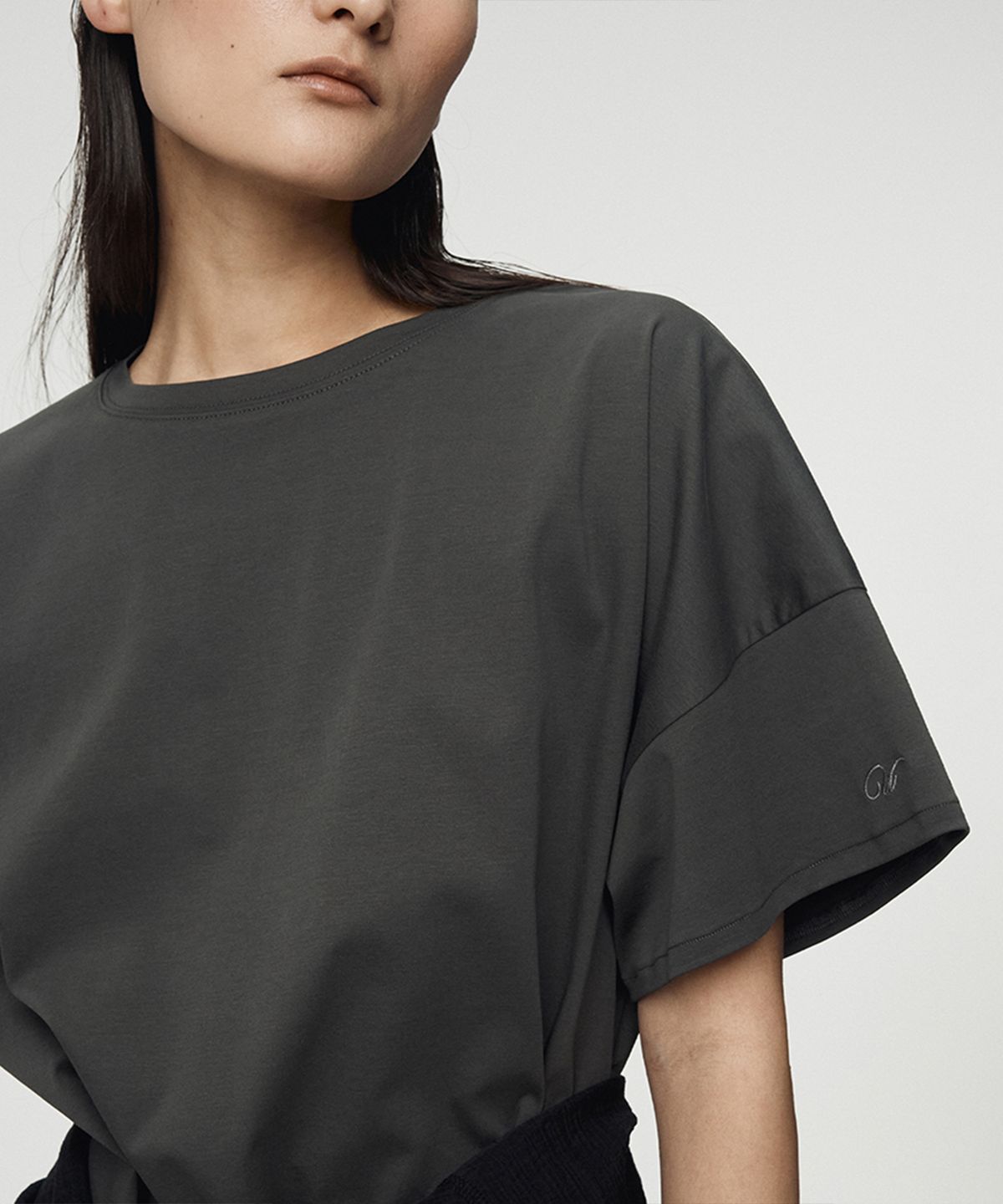 우마뭉(UMARMUNG) Embroidery Oversized Crop T Shirts_Forest