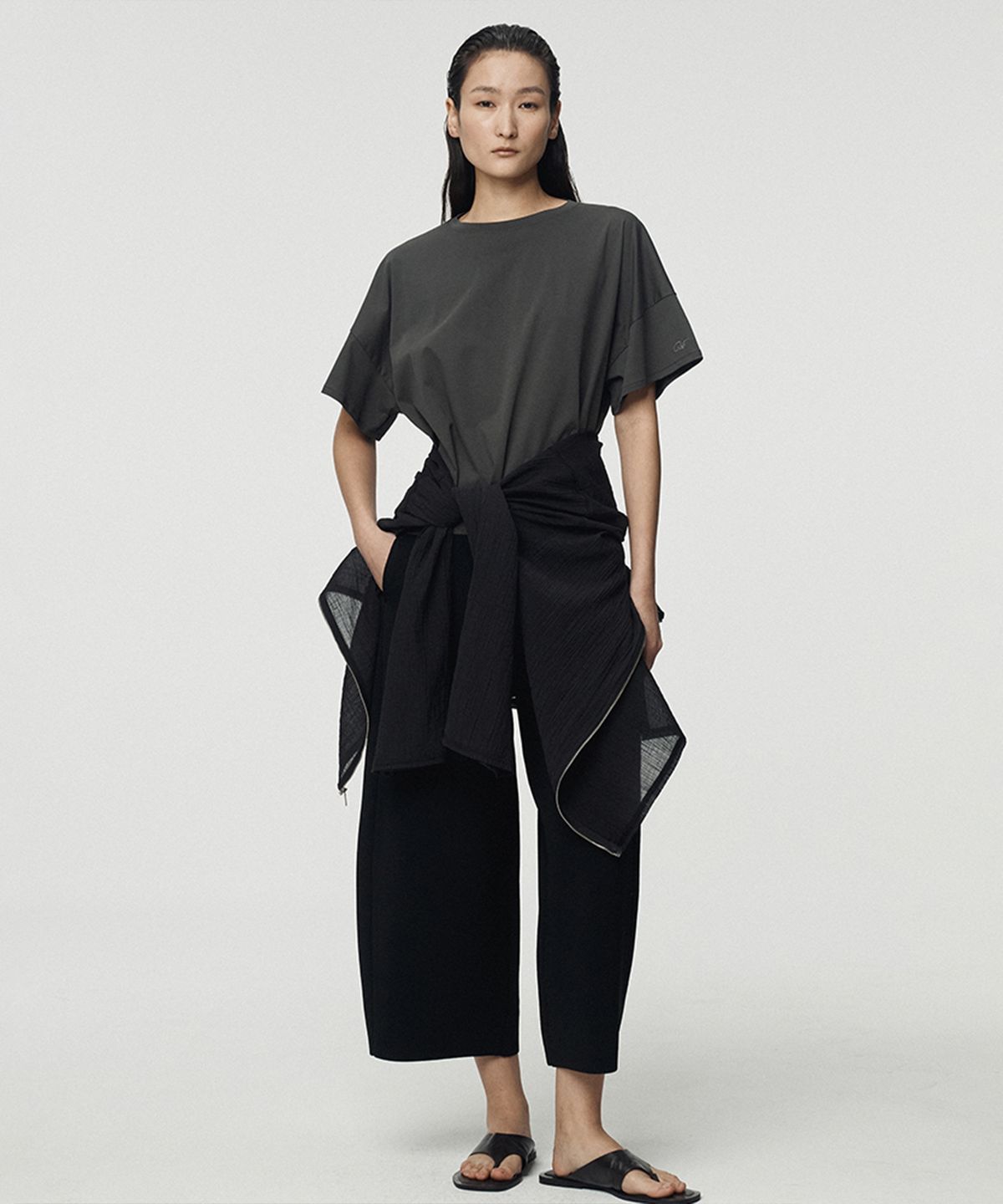 우마뭉(UMARMUNG) Embroidery Oversized Crop T Shirts_Forest