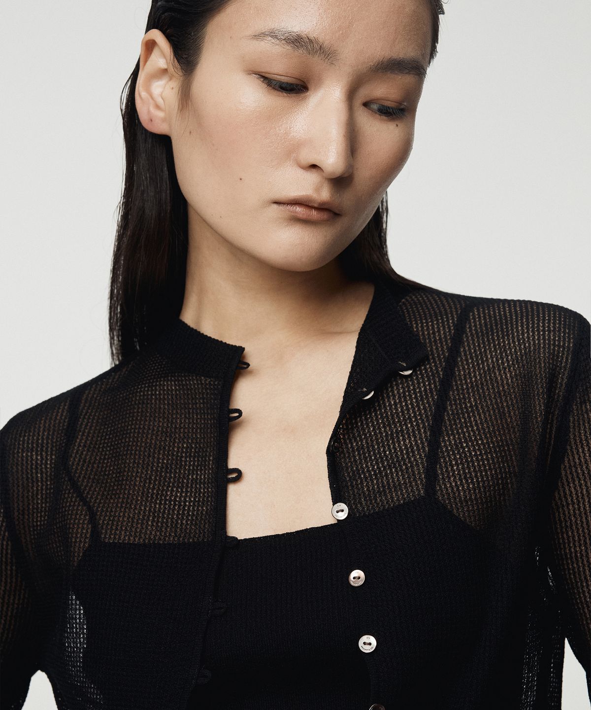 우마뭉(UMARMUNG) Sheer Cotton Cardigan With Camisole_Black