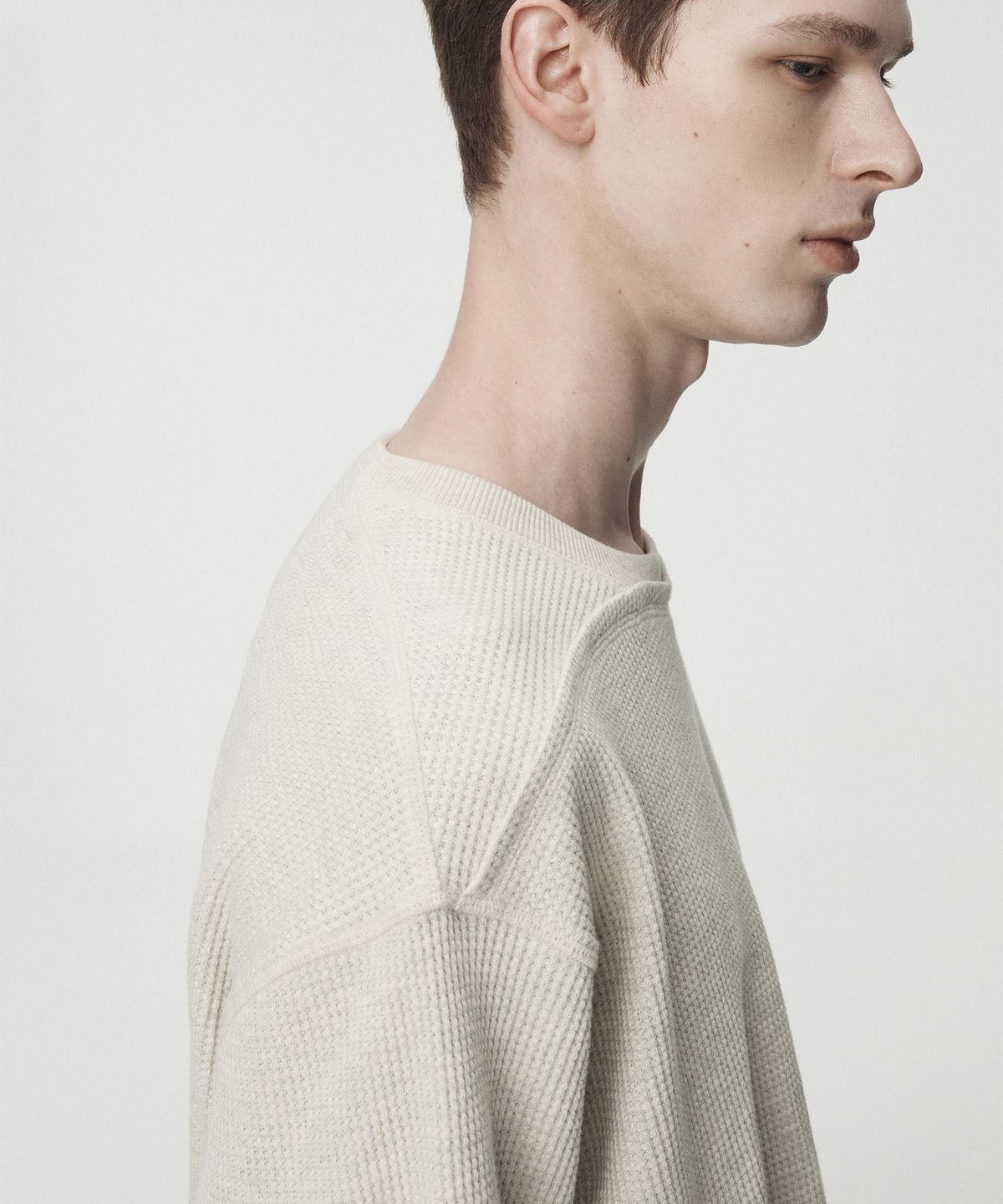 우마뭉(UMARMUNG) Pure Cotton Waffle Cropped Pullover_Macadamia