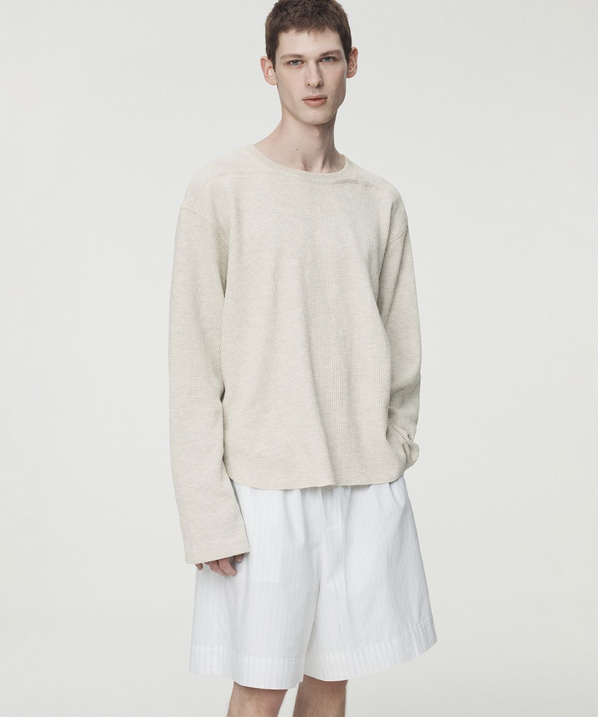 우마뭉(UMARMUNG) Pure Cotton Waffle Cropped Pullover_Macadamia