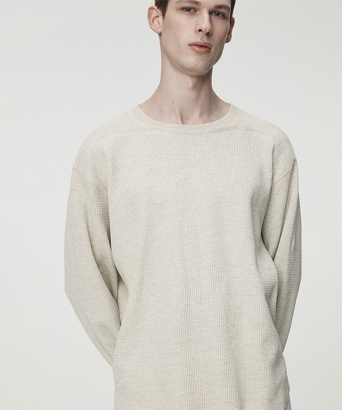 우마뭉(UMARMUNG) Pure Cotton Waffle Cropped Pullover_Macadamia