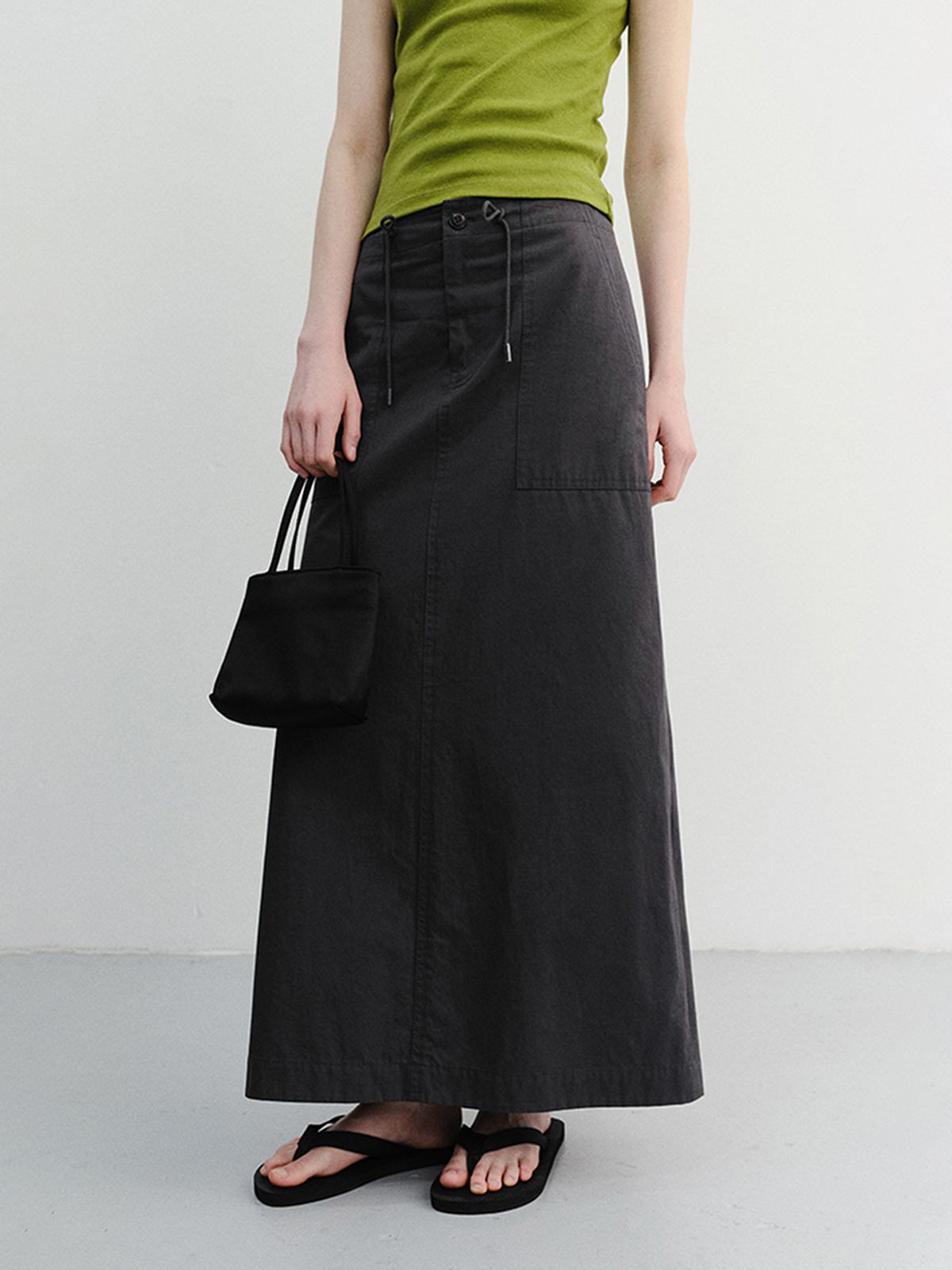 던스트(DUNST) A-LINE MAXI SKIRT_UDSK6B222_CHARCOAL GREY
