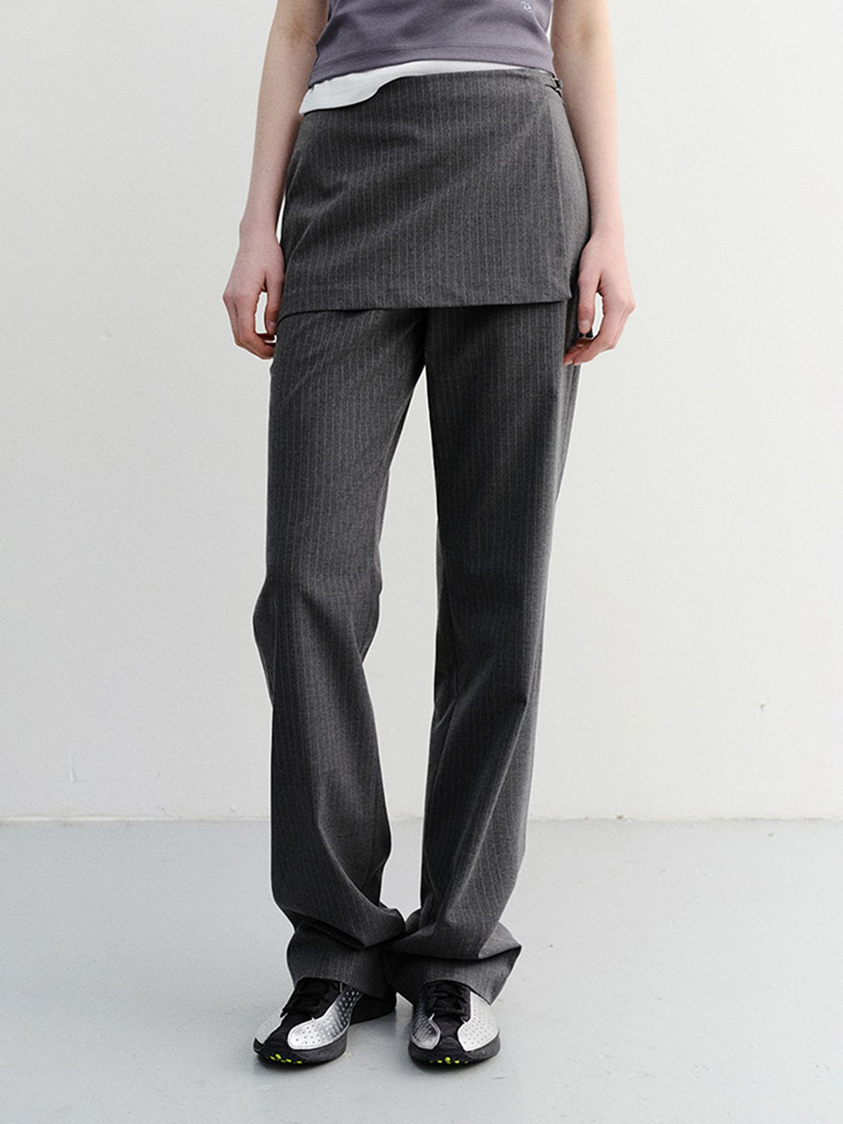 던스트(DUNST) SKIRT LAYERED SLIM PANTS_UDPA6B226_CHARCOAL GREY STRIPE