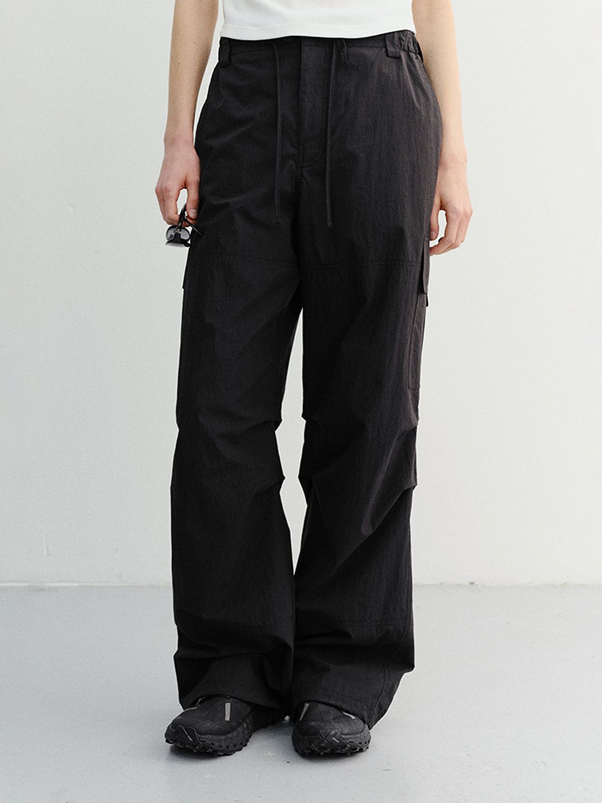 던스트(DUNST) UTILITY PARACHUTE PANTS_UDPA6B224_BLACK