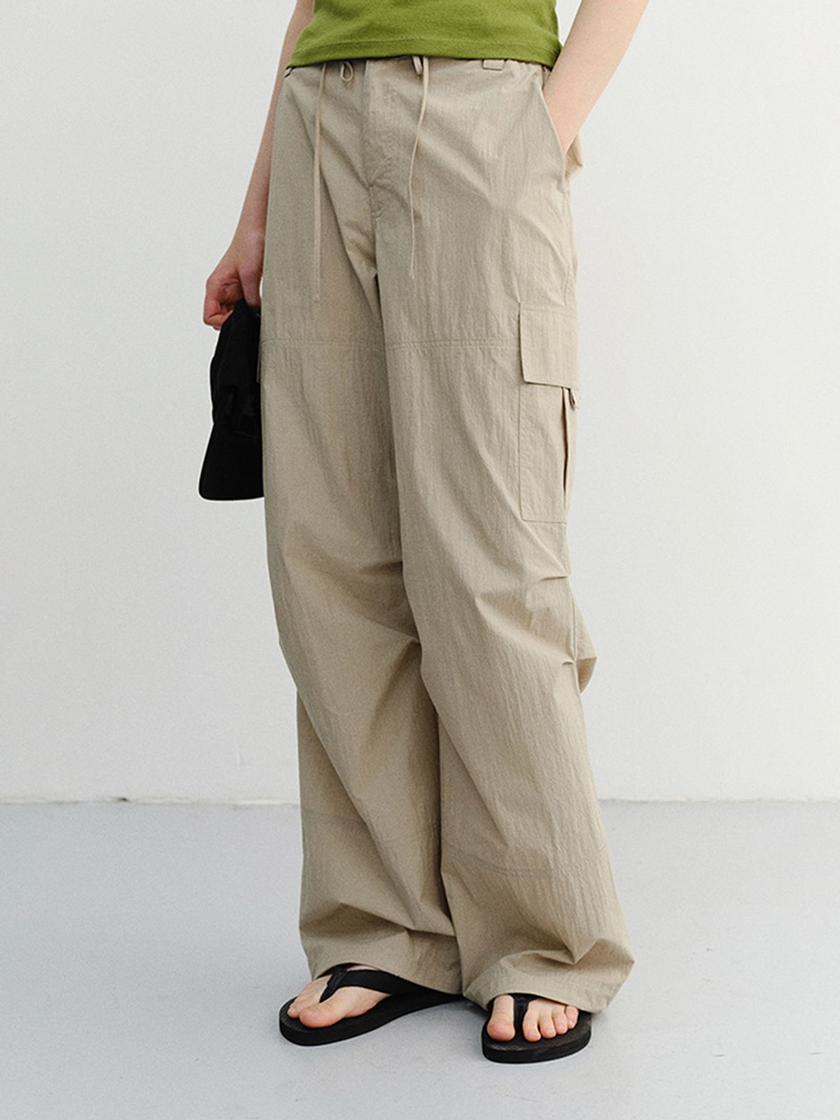 던스트(DUNST) UTILITY PARACHUTE PANTS_UDPA6B224_BEIGE