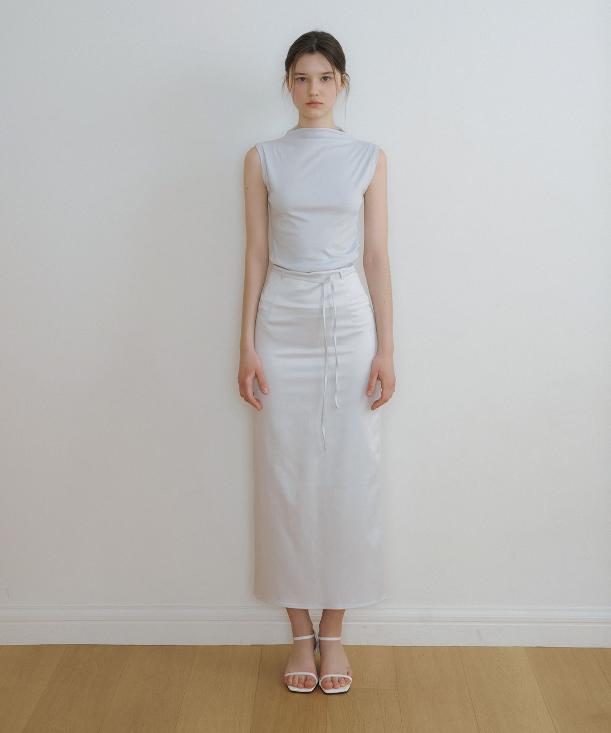 리올그(REORG) CE RIBBED SHIRRING SLEEVELESS ASH SKY BLUE