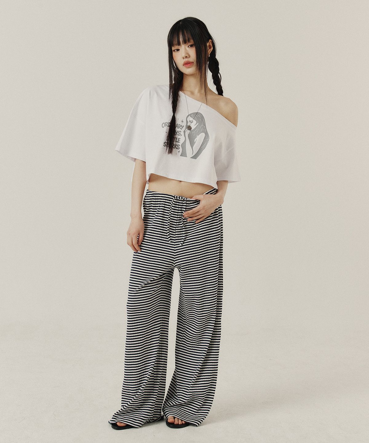 꾸아페(QUAFE) SPARK BEADED OFF-SHOULDER T-SHIRT_3color
