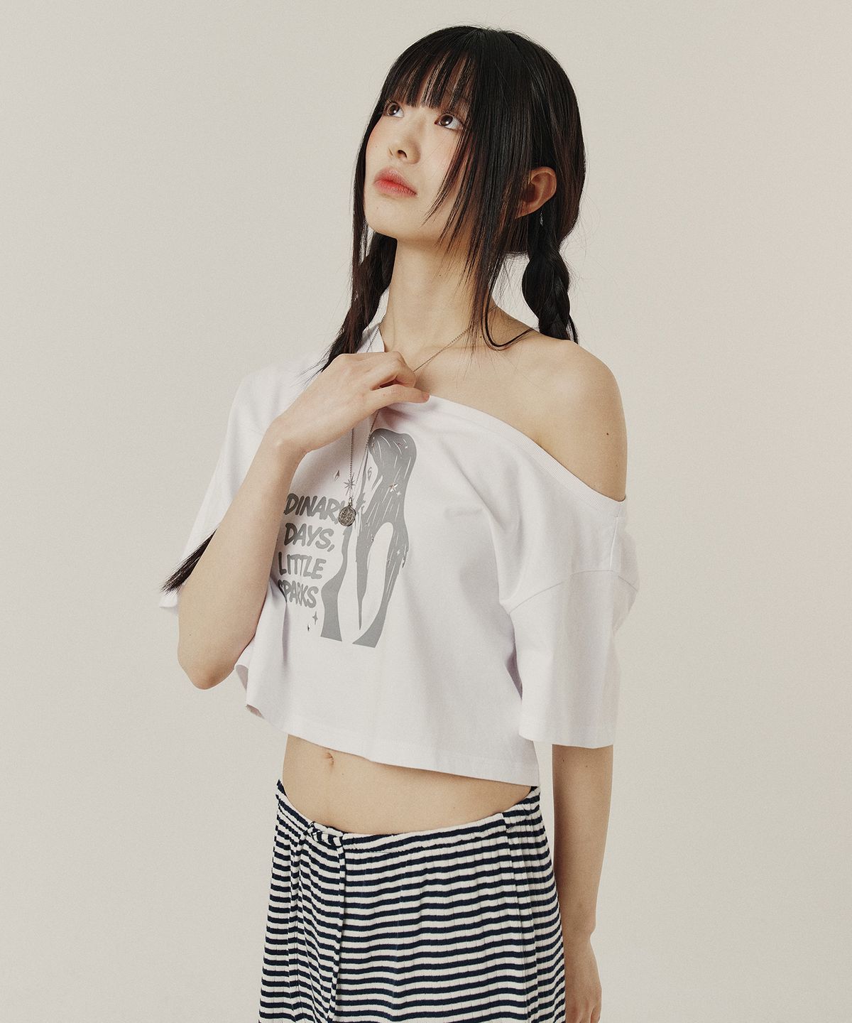 꾸아페(QUAFE) SPARK BEADED OFF-SHOULDER T-SHIRT_3color