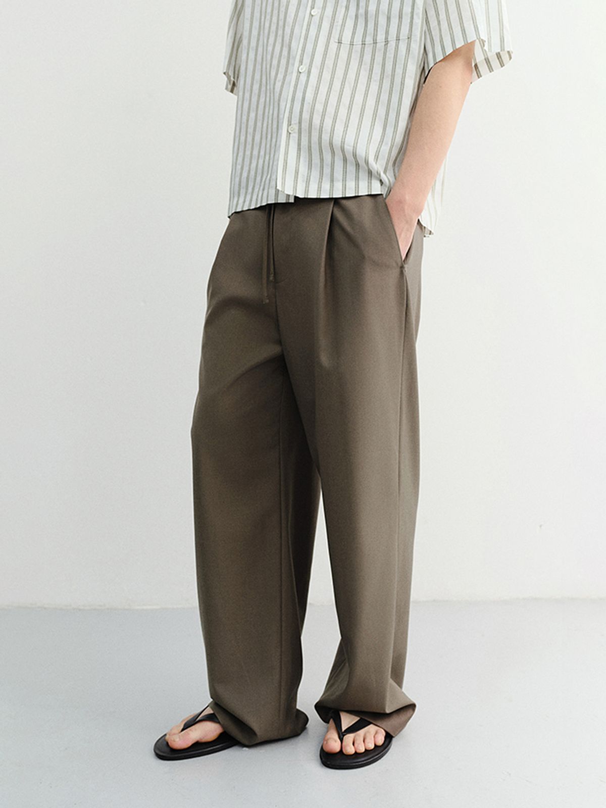던스트 포 맨(DUNST FOR MEN) LOUNGE WOOL SLACKS_UDPA6B321_KHAKI