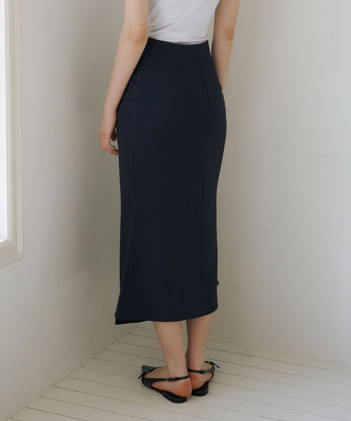 리올그(REORG) CE UNBALANCED MERMAID SKIRT NAVY