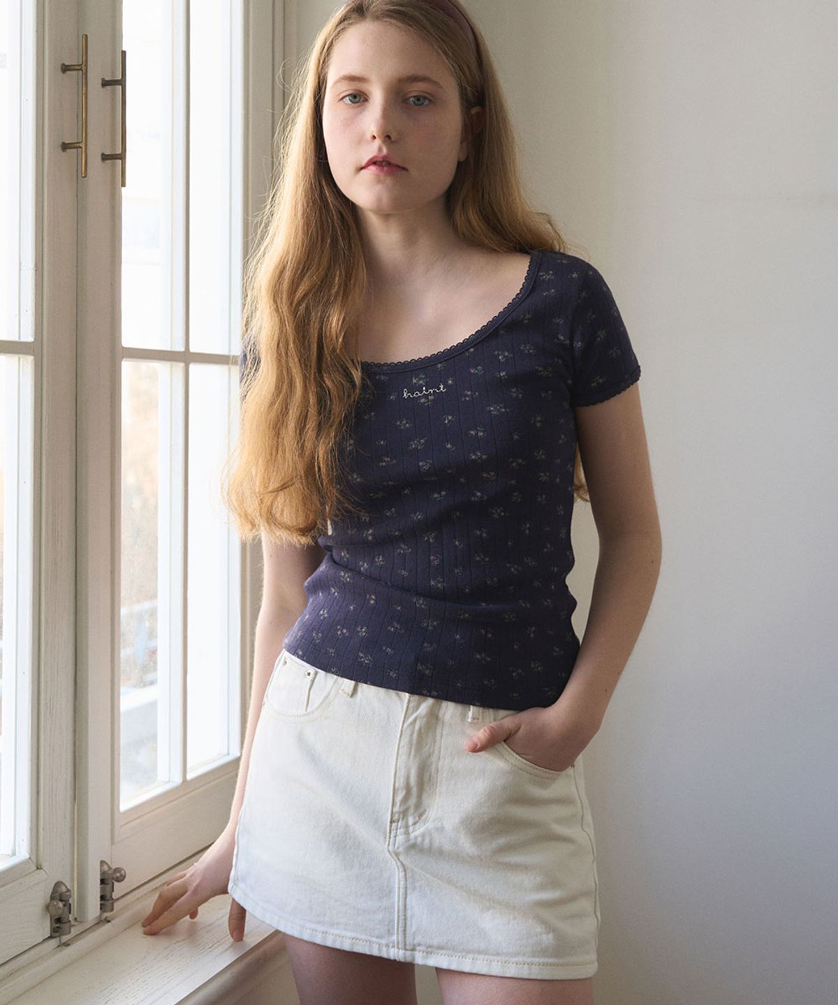 헤인트(HAINT) FLOWER PRINTED EYELET T-SHIRT 2COL_NAVY