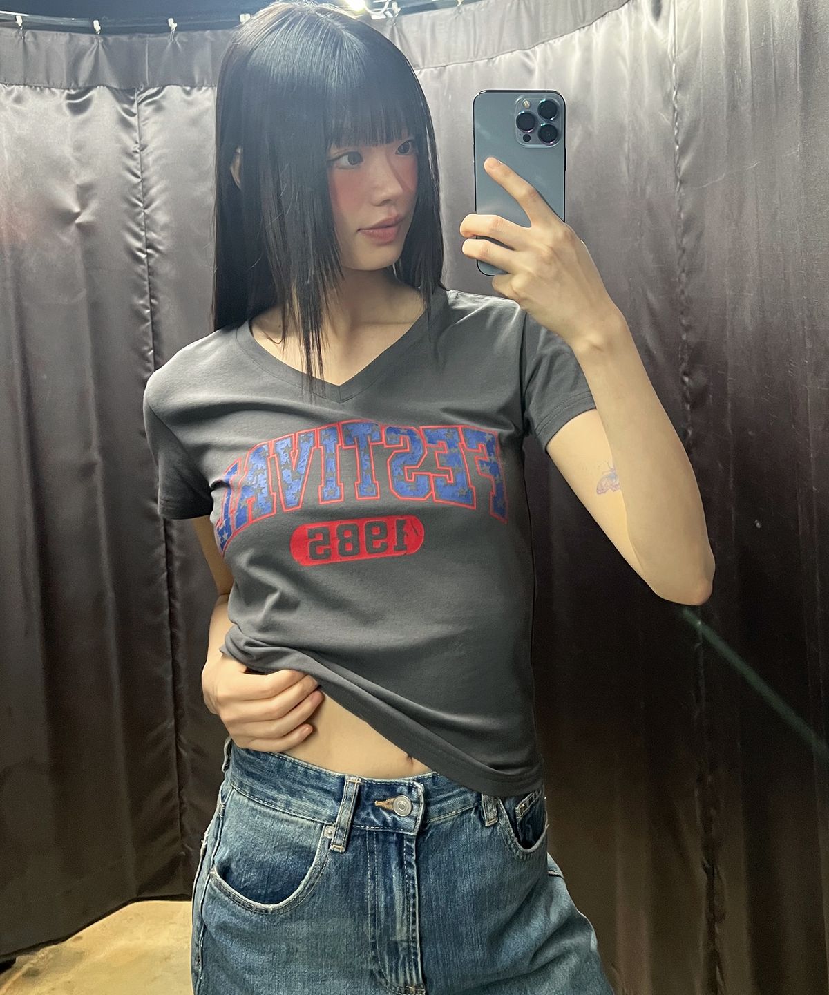 꾸아페(QUAFE) FESTIVAL V-NECK SLIM T-SHIRT
