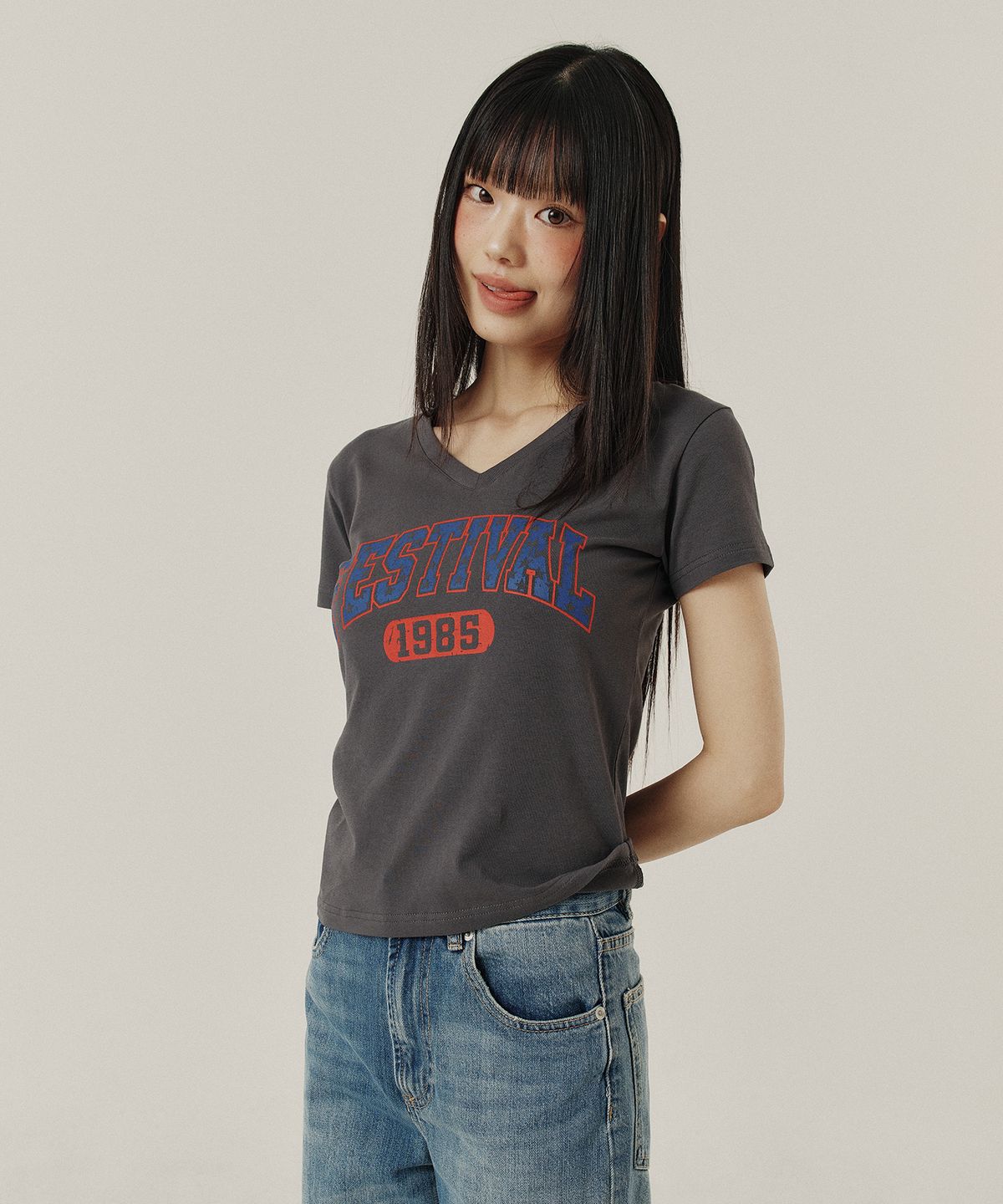 꾸아페(QUAFE) FESTIVAL V-NECK SLIM T-SHIRT
