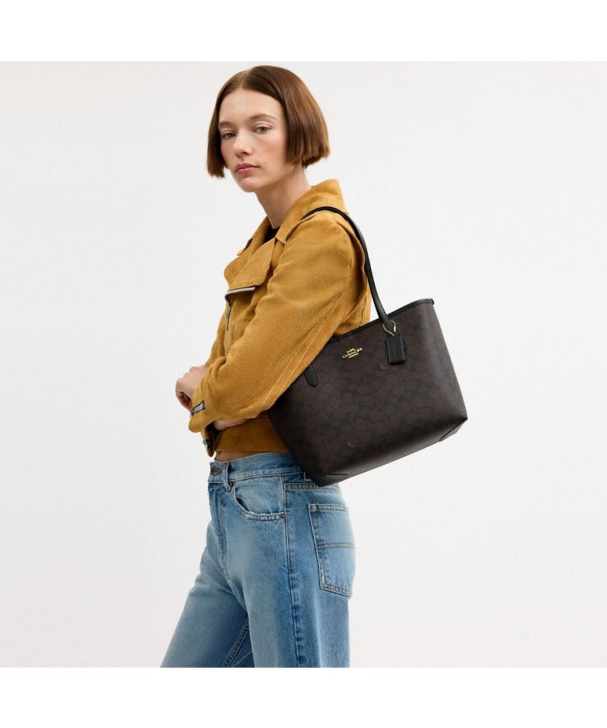 코치(COACH) 미디엄 시티 토트 백 인 시그니처 캔버스 CDX82 IMXAQ