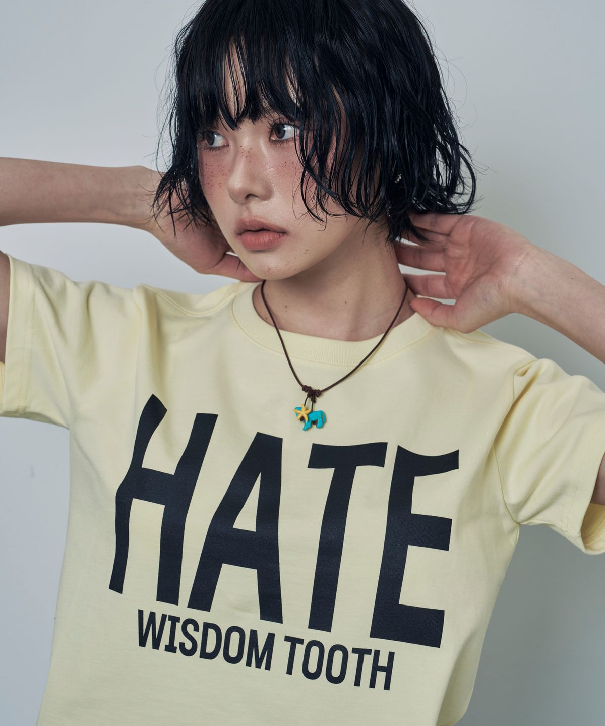 루저스클럽(LOSERS CLUB) HATE WISDOM TOOTH 로고 반팔티셔츠 옐로우