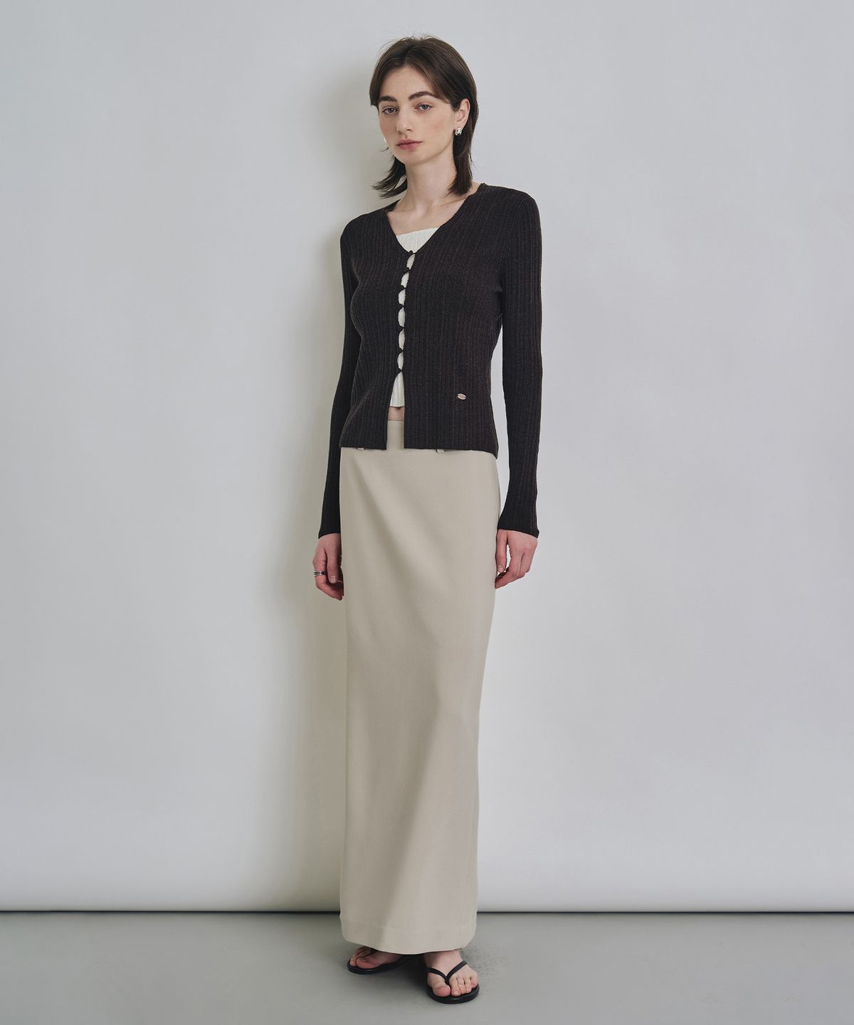 커스텀어클락 우먼(COSTUMEOCLOCK WOMAN) 포멀 슬릿 H라인 맥시 스커트 베이지 COWSK002BEIGE