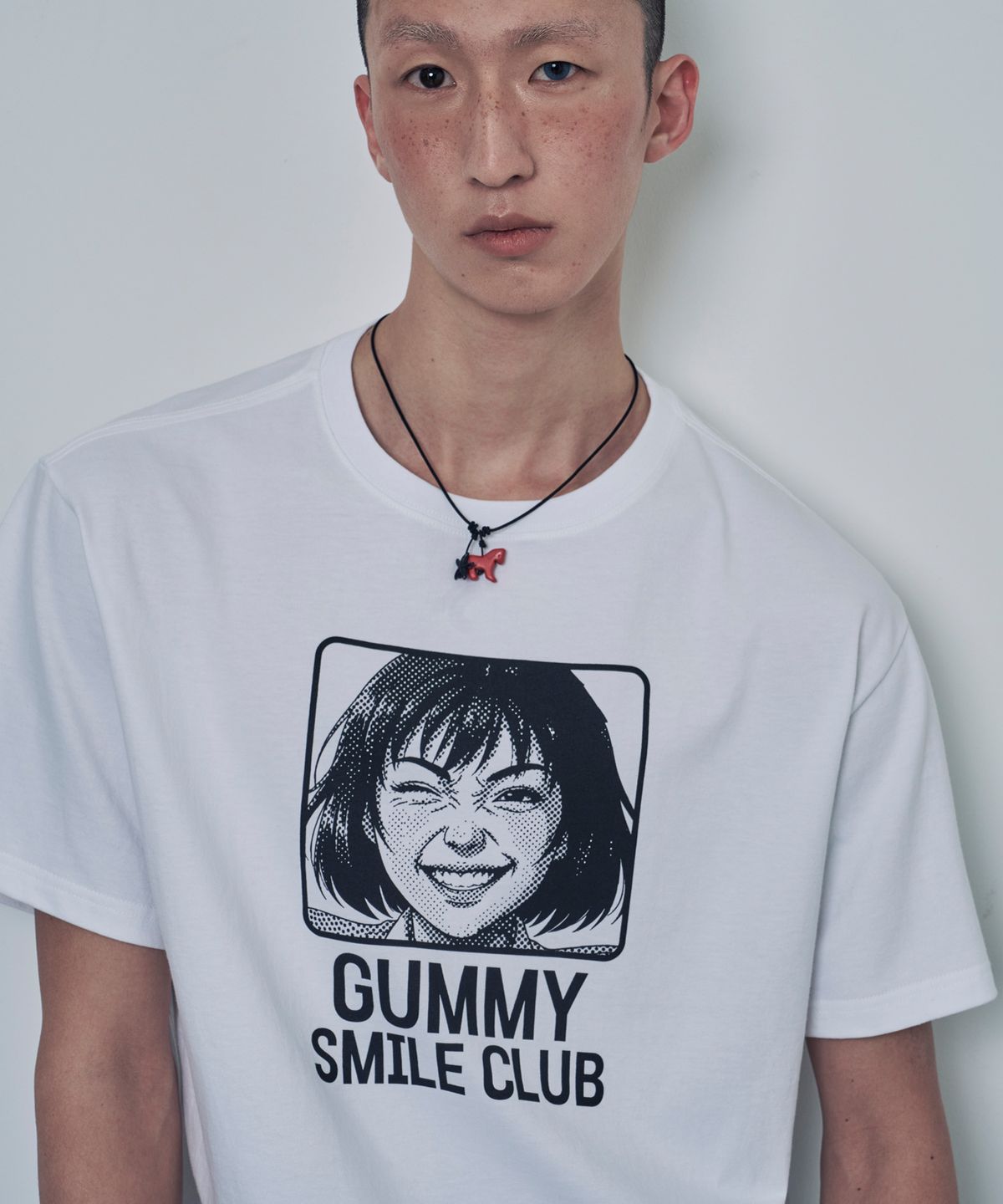 루저스클럽(LOSERS CLUB) GUMMY SMILE CLUB 반팔티셔츠 화이트