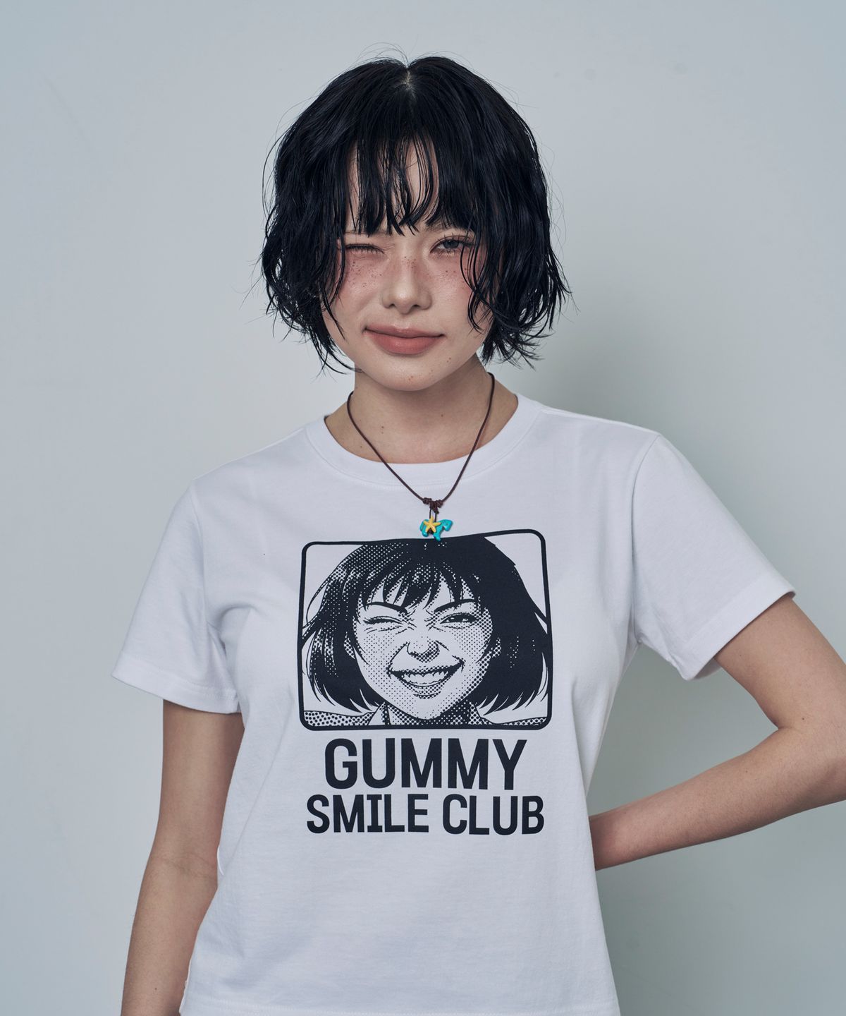 루저스클럽(LOSERS CLUB) GUMMY SMILE CLUB 반팔티셔츠 화이트
