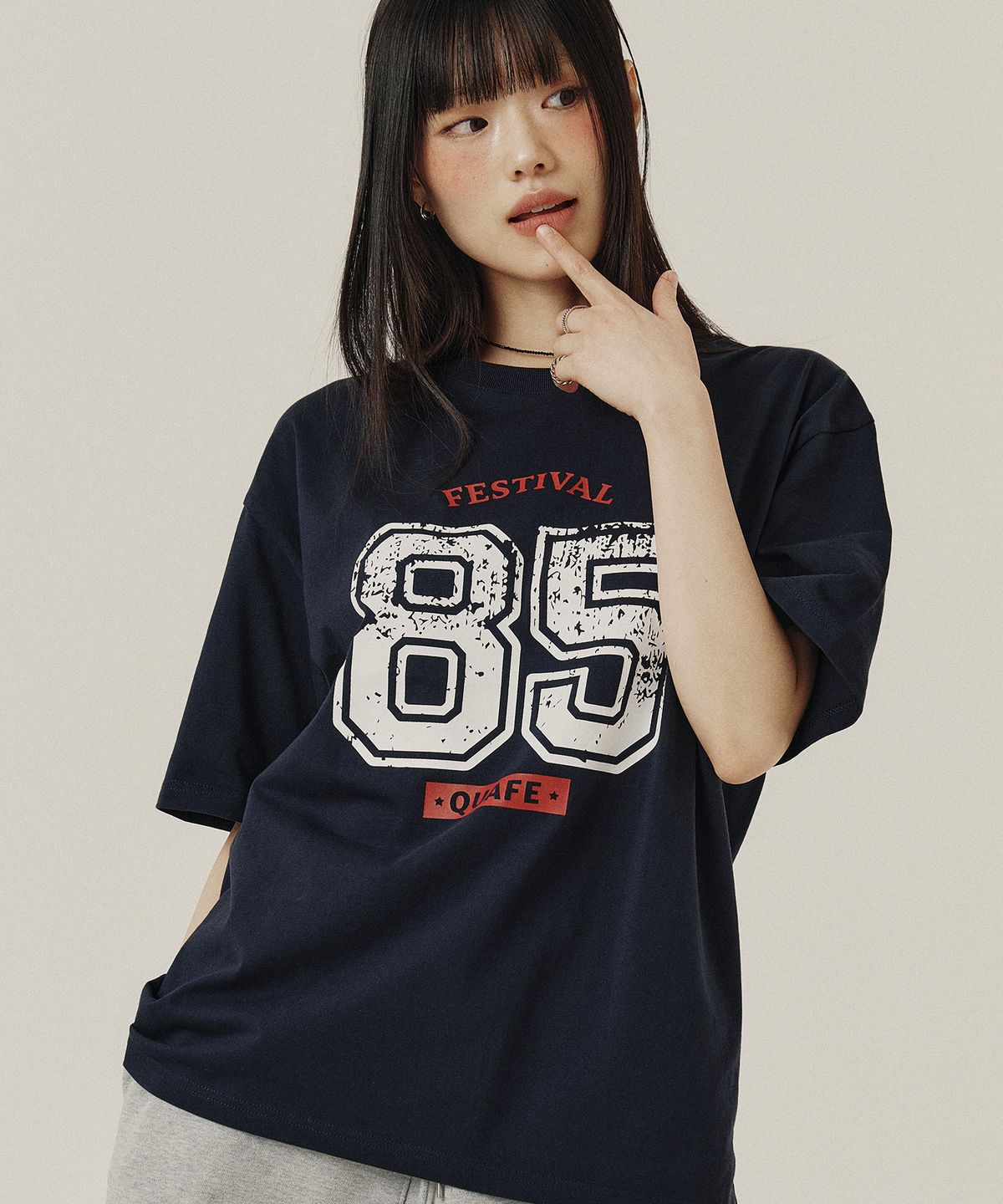 꾸아페(QUAFE) NUMBER 85 OVERFIT GRAPHIC T-SHIRT_2color