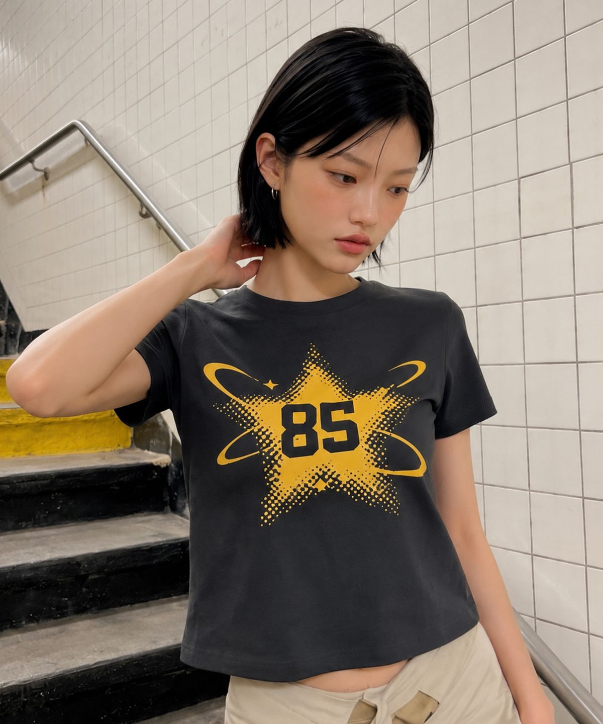 꾸아페(QUAFE) STAR NUMBER 85 CROP T-SHIRT