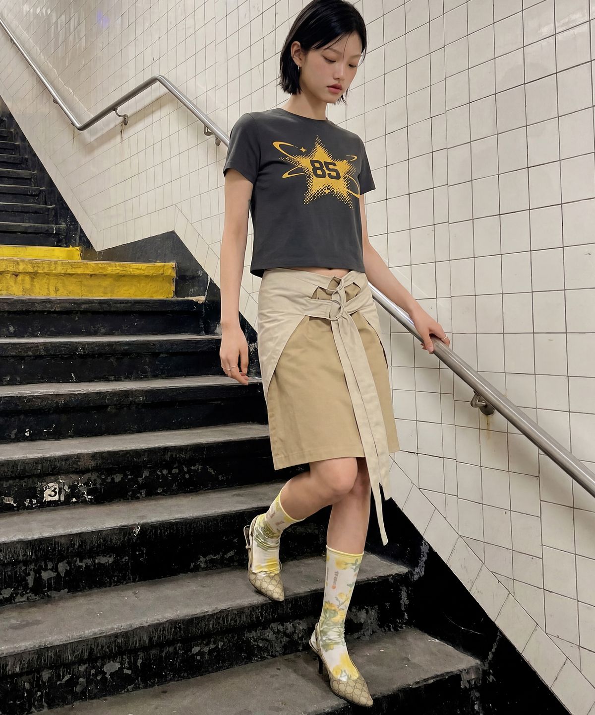 꾸아페(QUAFE) STAR NUMBER 85 CROP T-SHIRT