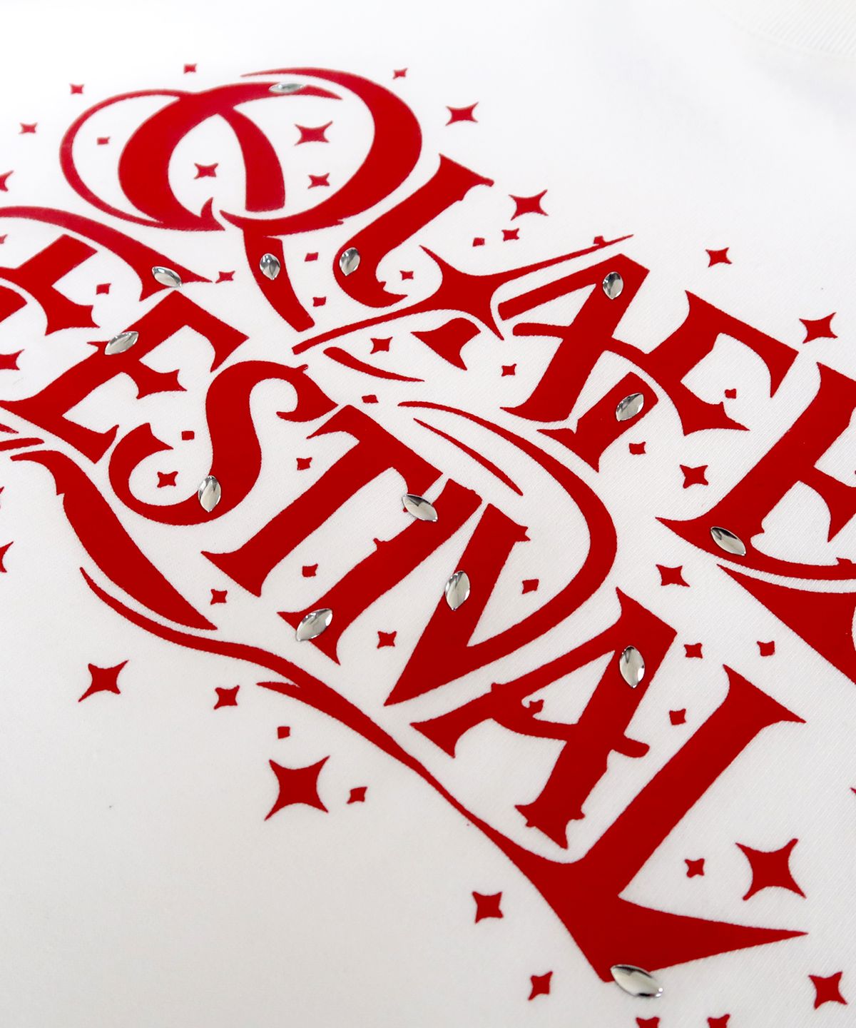 꾸아페(QUAFE) BEADED FESTA CROP T-SHIRT