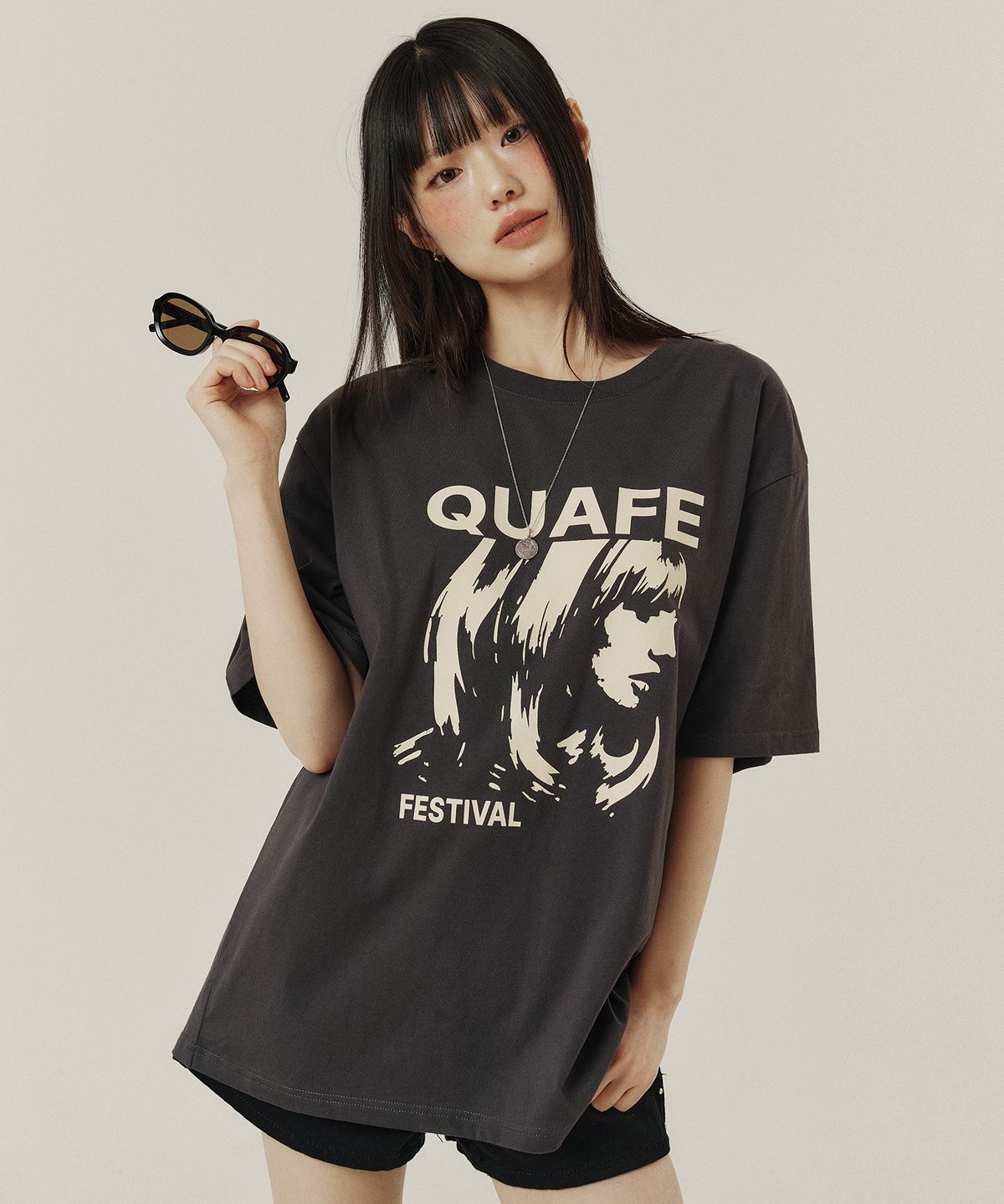 꾸아페(QUAFE) SIDE FACE OVERFIT GRAPHIC T-SHIRT_2color