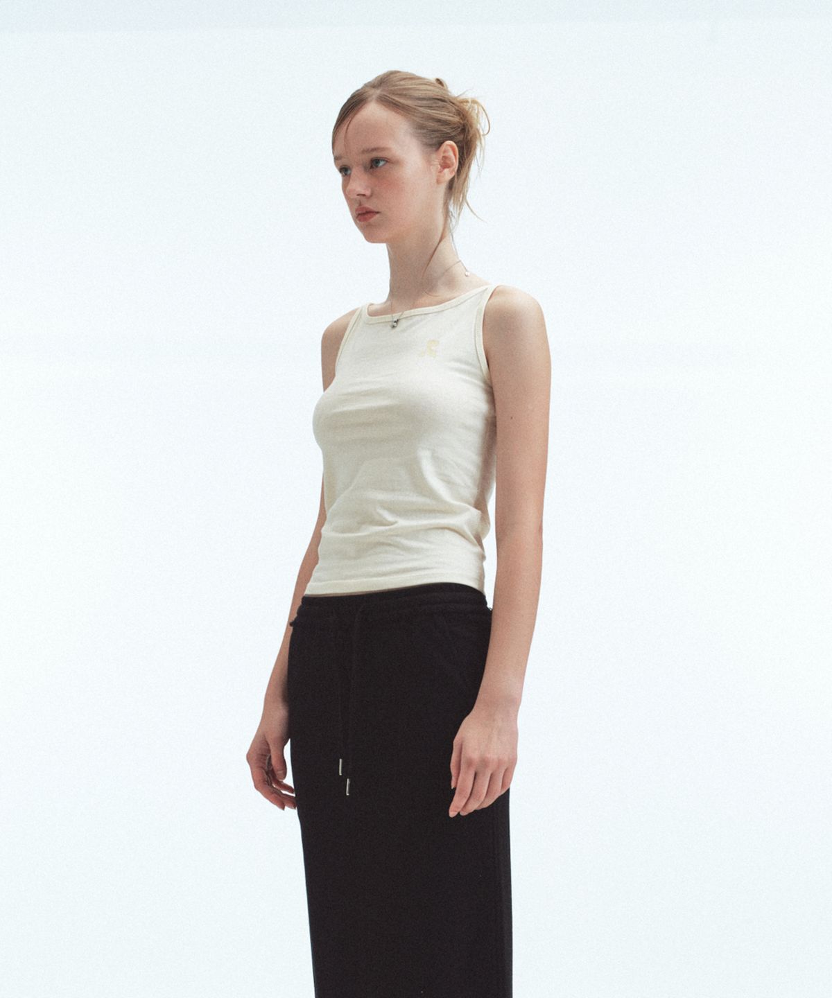 레스트앤레크레이션(REST&RECREATION) BACK TIE SLEEVELESS - CREAM
