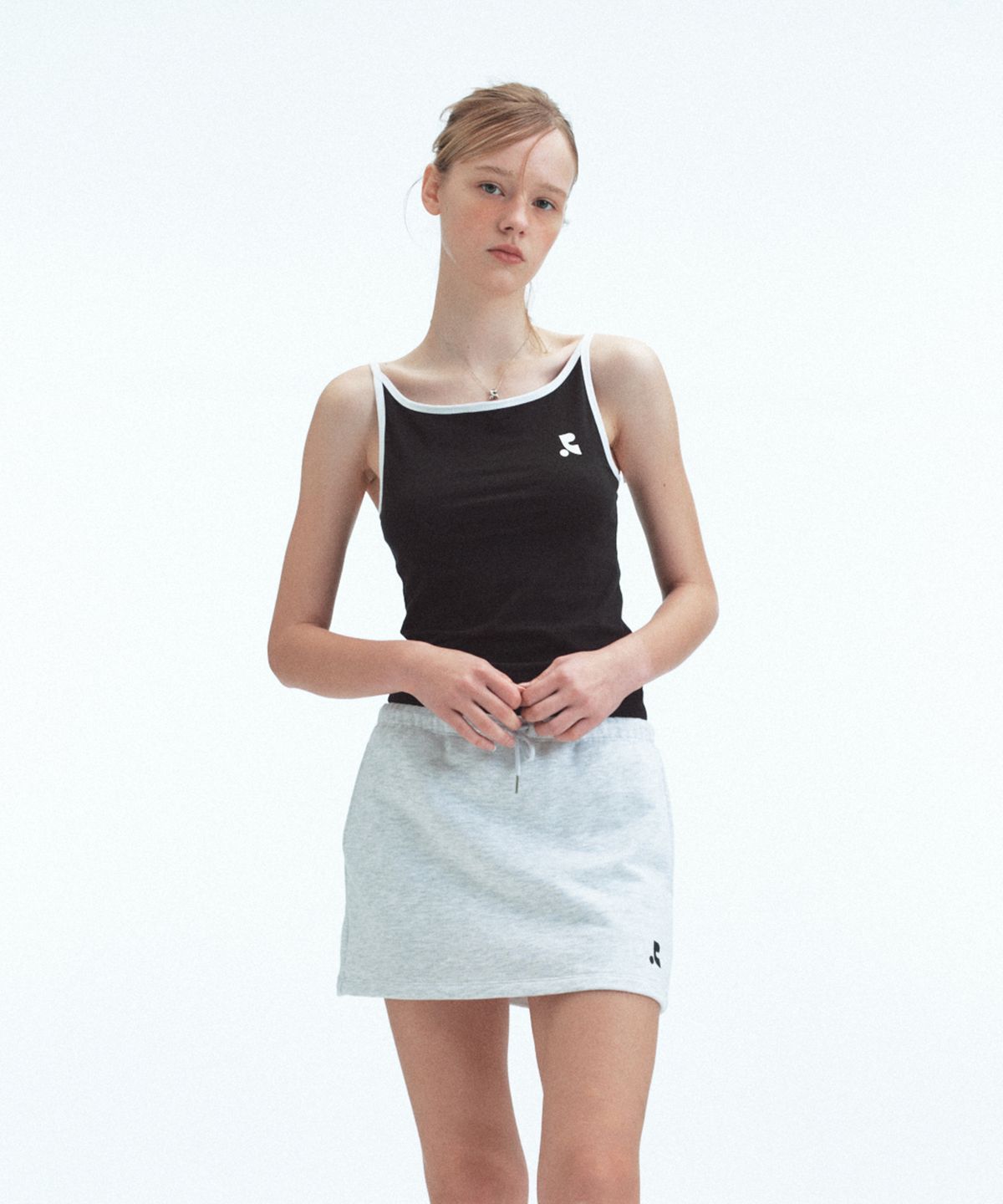 레스트앤레크레이션(REST&RECREATION) BACK TIE SLEEVELESS - BLACK