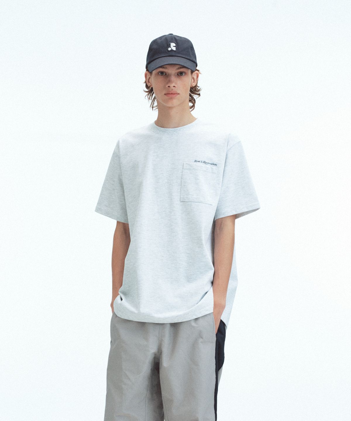레스트앤레크레이션(REST&RECREATION) OVERSIZED POCKET T-SHIRT - LIGHT GREY
