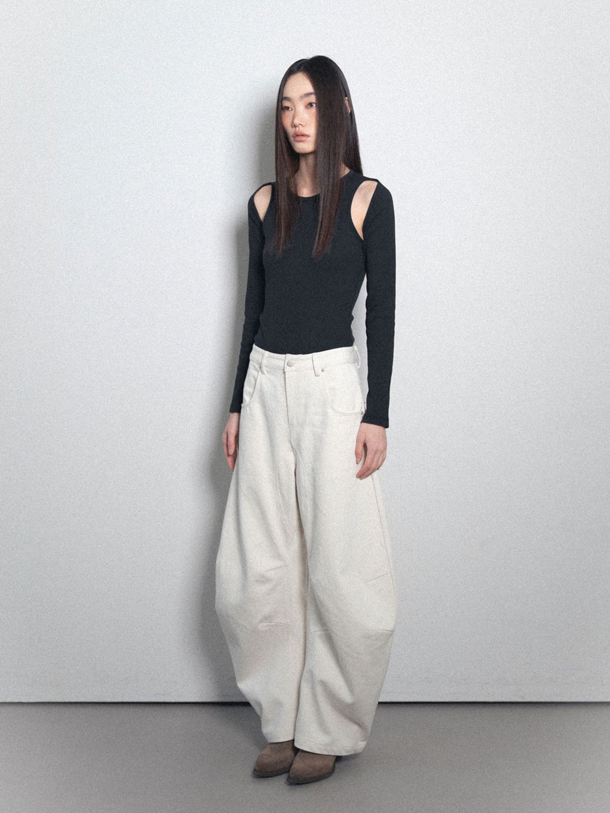 비수스(VISUS) Cotton Curved Pants_Ivory