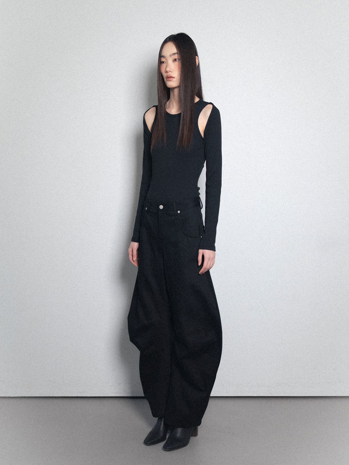 비수스(VISUS) Cotton Curved Pants_Black