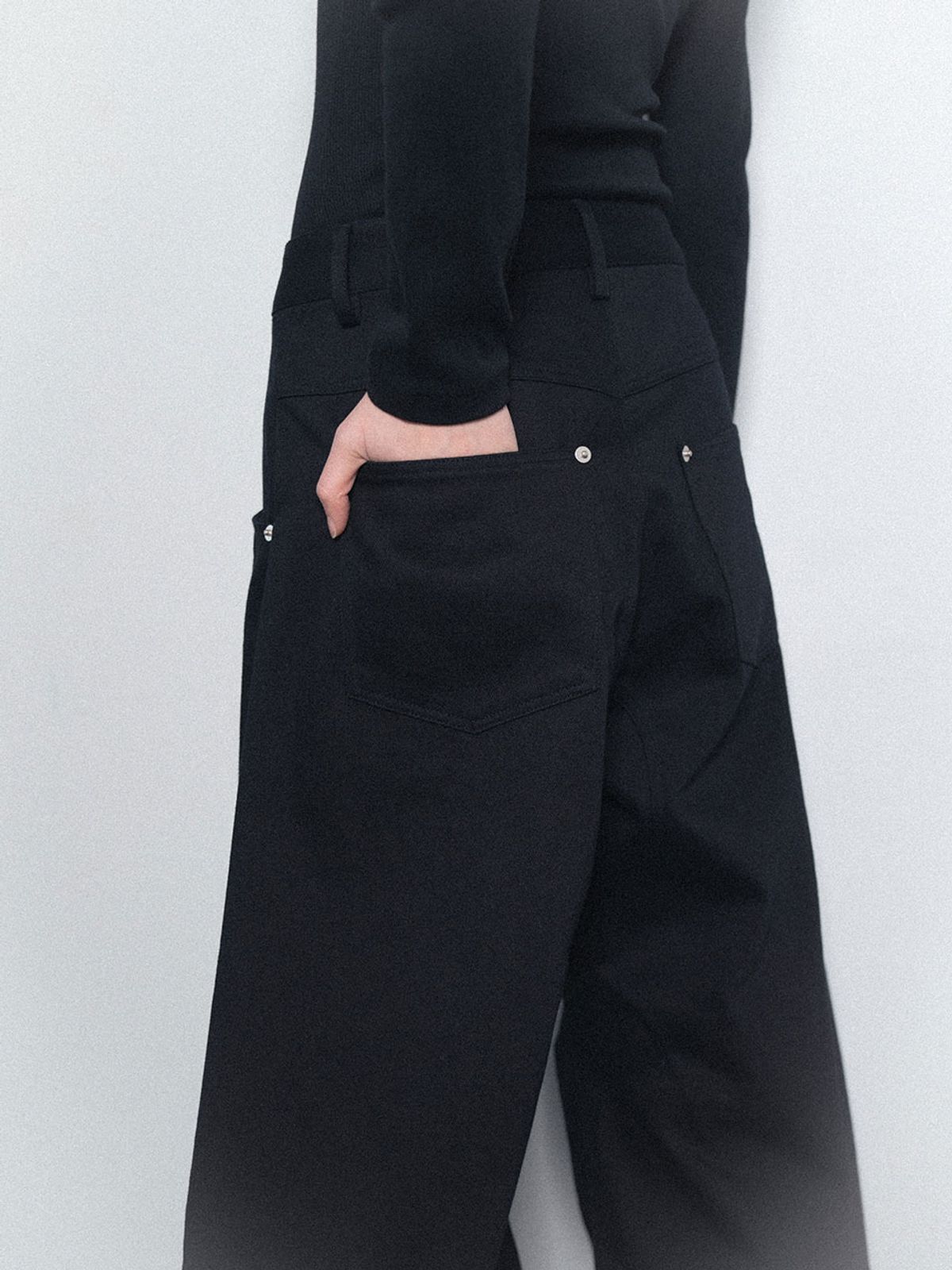 비수스(VISUS) Cotton Curved Pants_Black