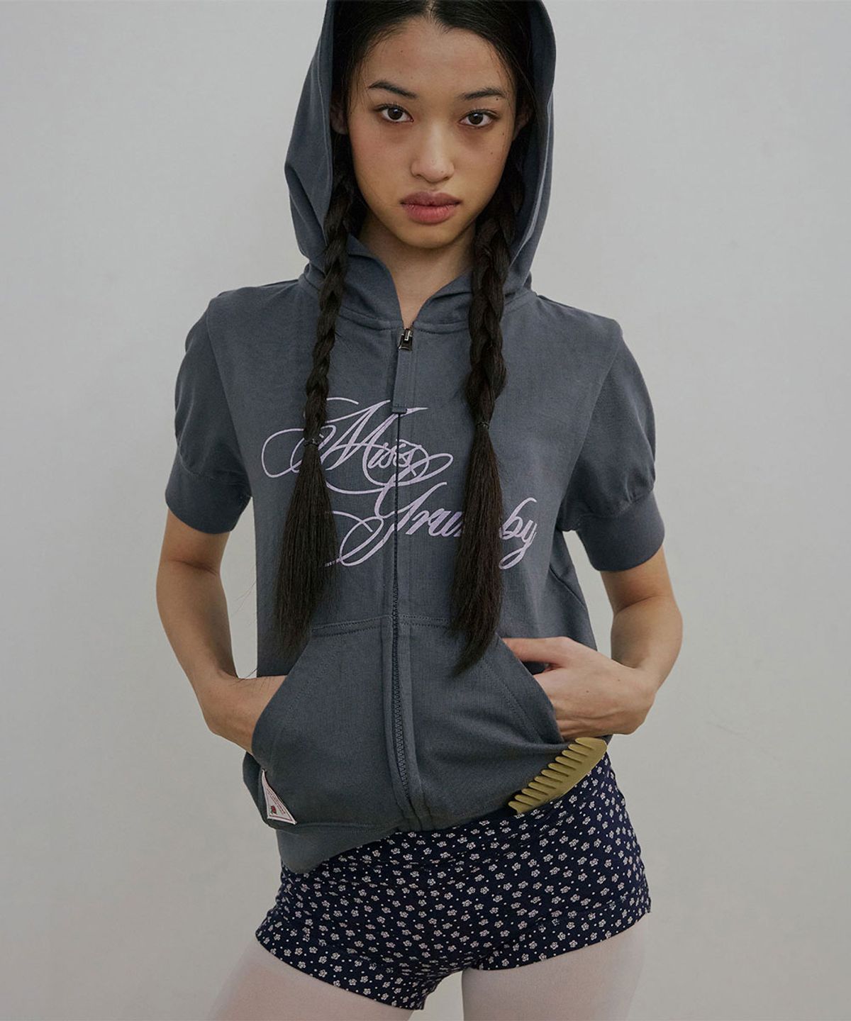 스컬프터(SCULPTOR) Miss Grumpy Zip-Up Hoodie Charcoal