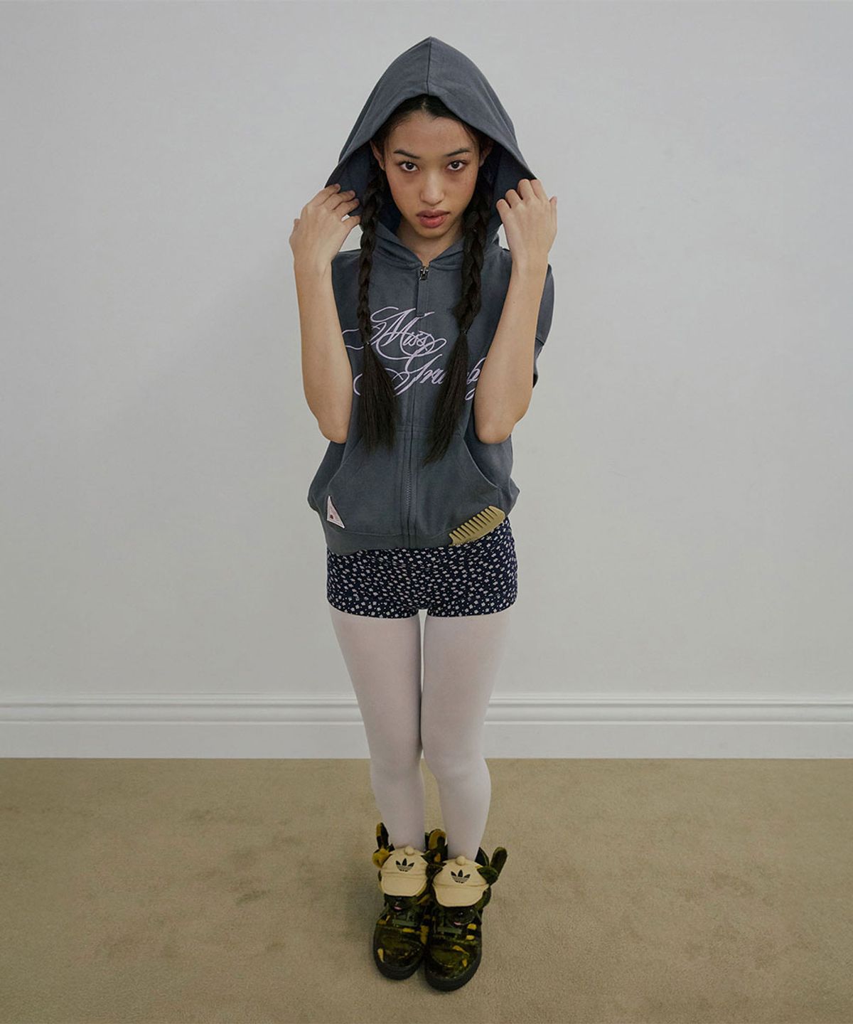 스컬프터(SCULPTOR) Miss Grumpy Zip-Up Hoodie Charcoal