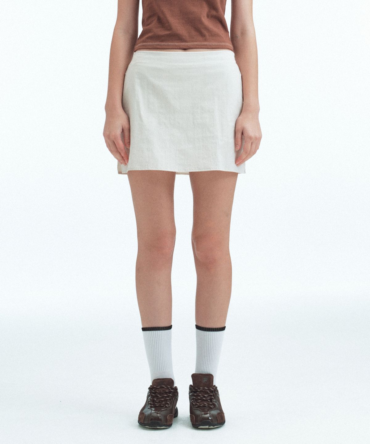 레스트앤레크레이션(REST&RECREATION) NYLON BACK POUCH SKIRT - LIGHT BEIGE