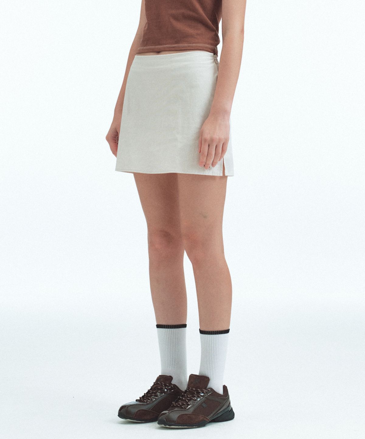 레스트앤레크레이션(REST&RECREATION) NYLON BACK POUCH SKIRT - LIGHT BEIGE