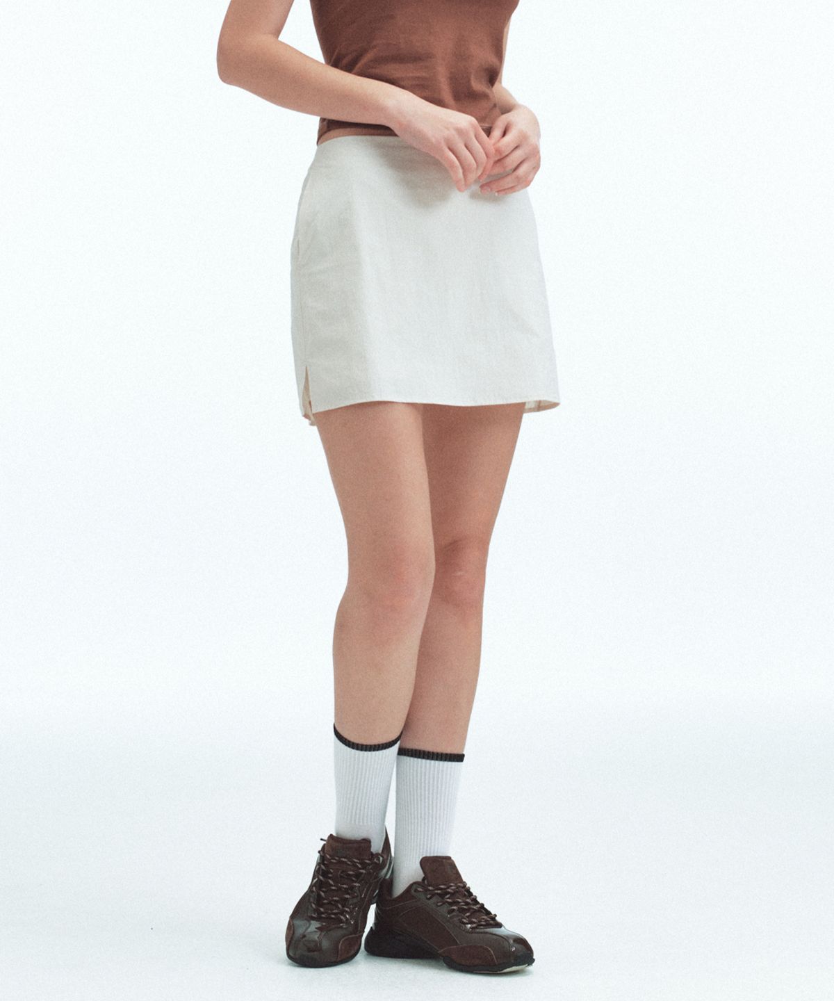 레스트앤레크레이션(REST&RECREATION) NYLON BACK POUCH SKIRT - LIGHT BEIGE
