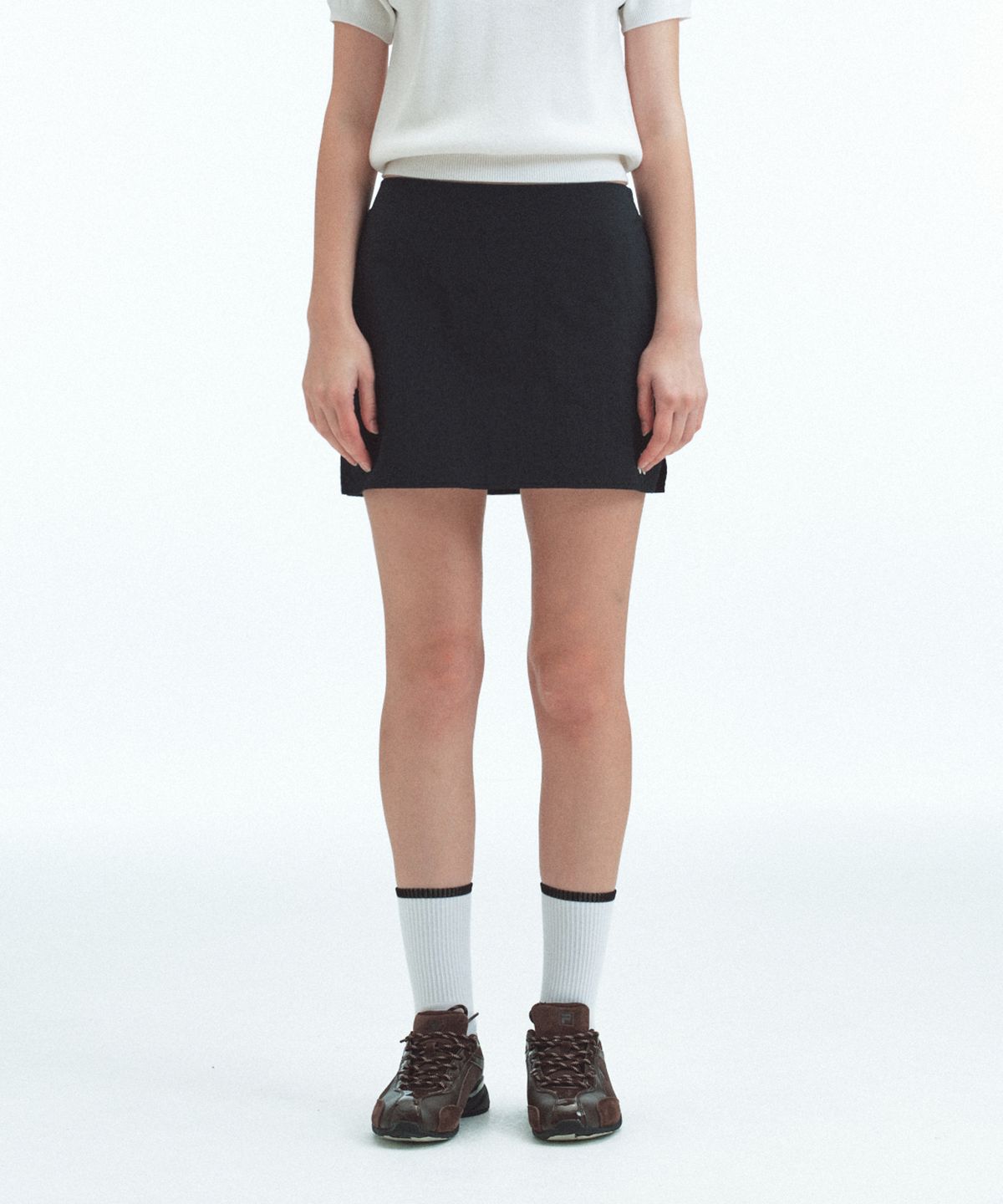 레스트앤레크레이션(REST&RECREATION) NYLON BACK POUCH SKIRT - BLACK