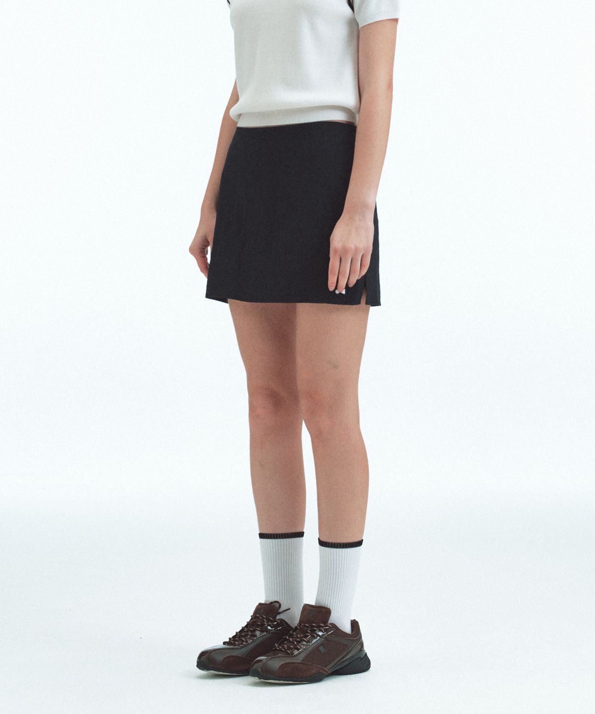 레스트앤레크레이션(REST&RECREATION) NYLON BACK POUCH SKIRT - BLACK