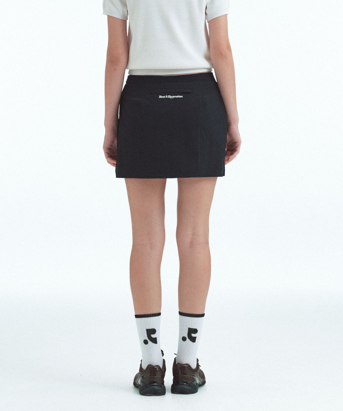레스트앤레크레이션(REST&RECREATION) NYLON BACK POUCH SKIRT - BLACK