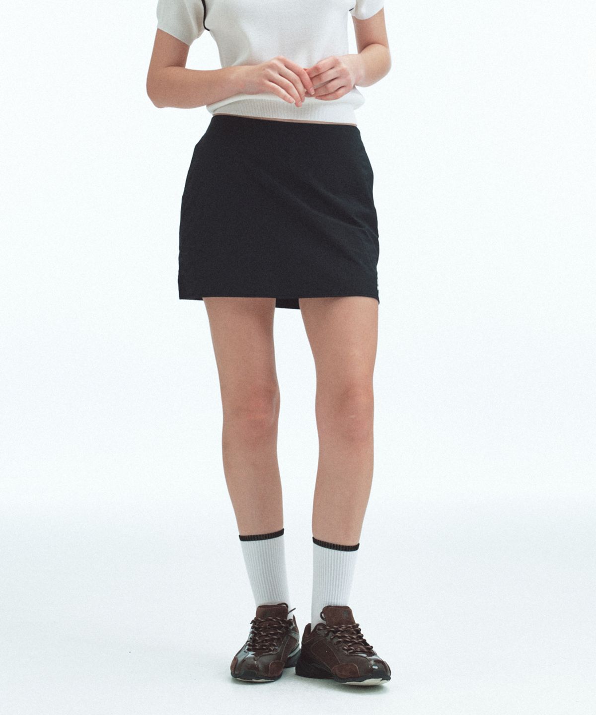 레스트앤레크레이션(REST&RECREATION) NYLON BACK POUCH SKIRT - BLACK