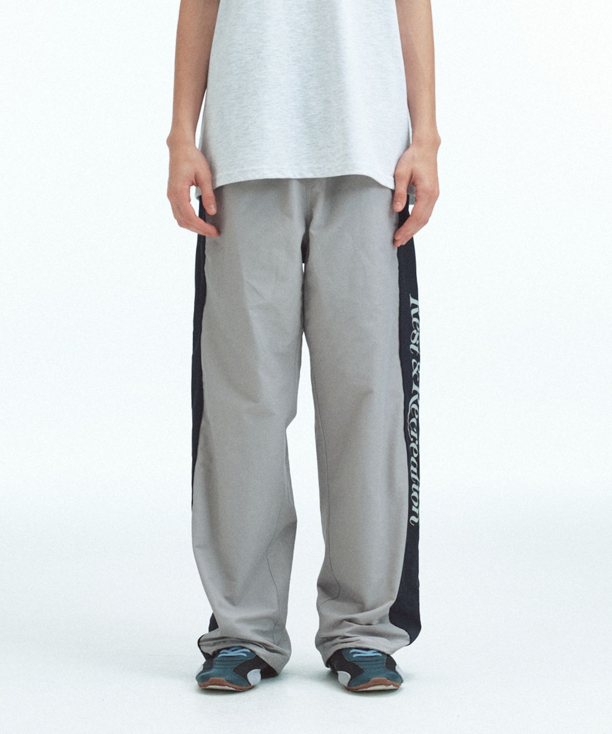 레스트앤레크레이션(REST&RECREATION) NYLON TRACK PANTS - GREY