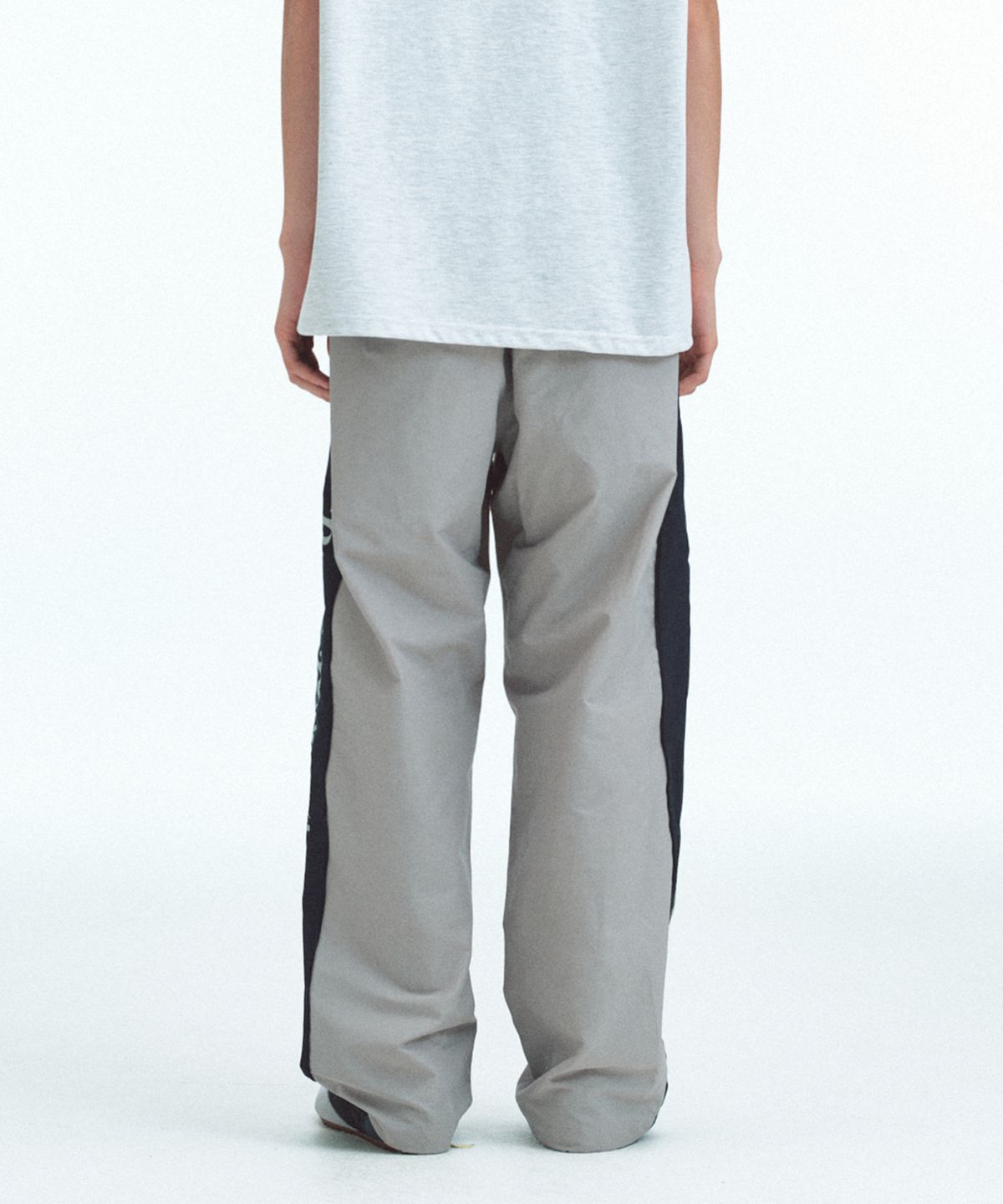 레스트앤레크레이션(REST&RECREATION) NYLON TRACK PANTS - GREY